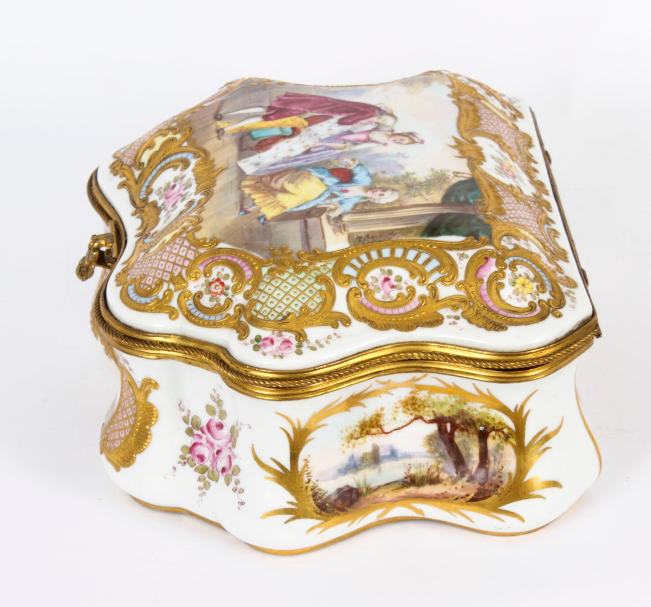 Antike große französische Sevres-Porzellankiste aus dem 19. Jahrhundert im Angebot 9