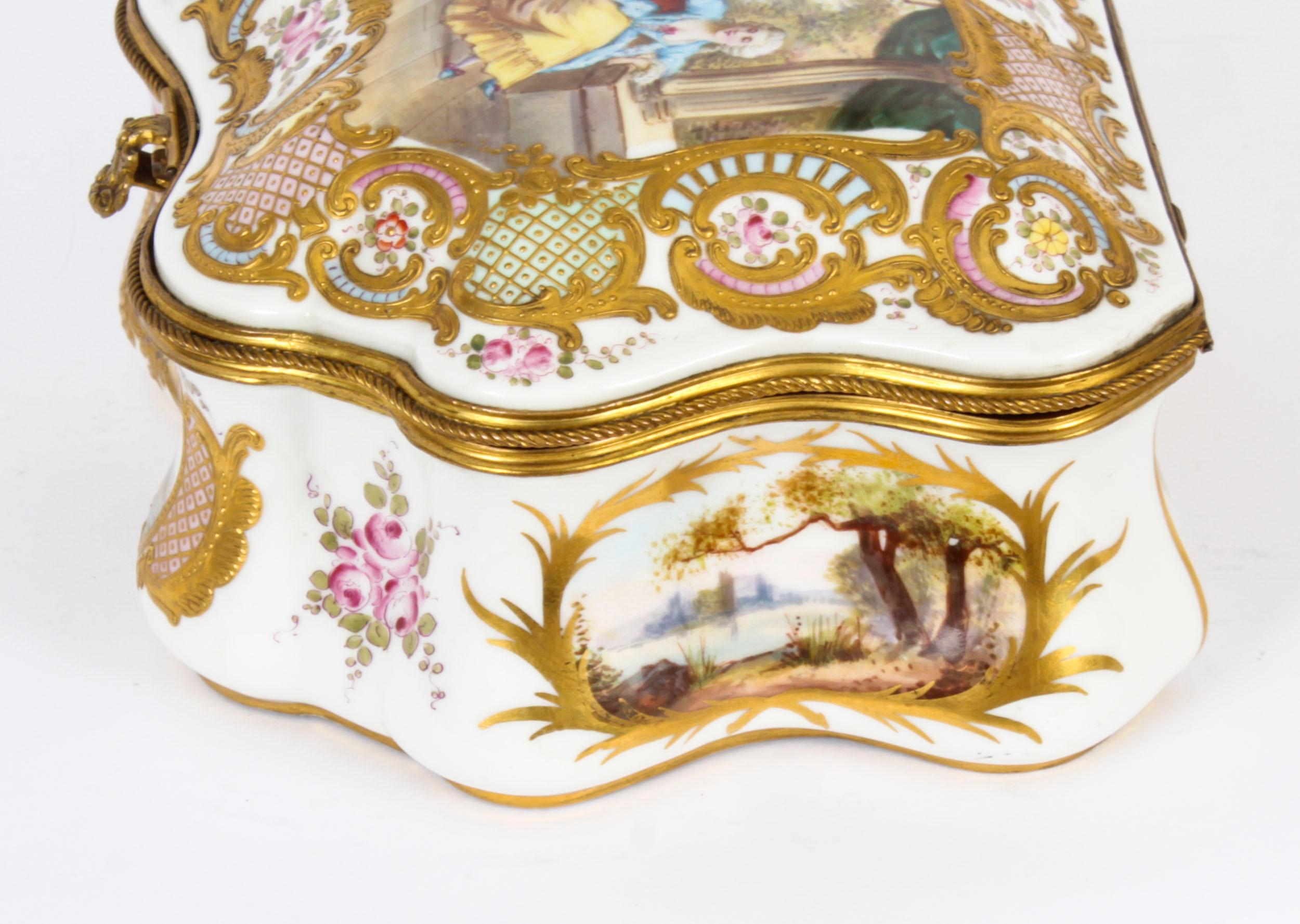 Antique Large French Sevres Porcelain Casket 19th Century For Sale 11