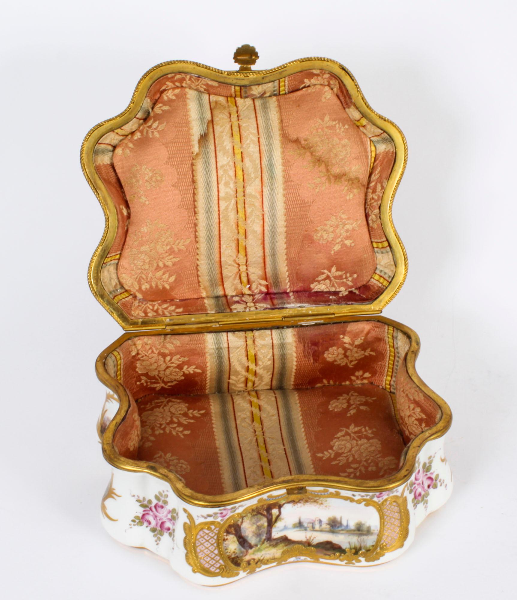 Antique Large French Sevres Porcelain Casket 19th Century For Sale 12