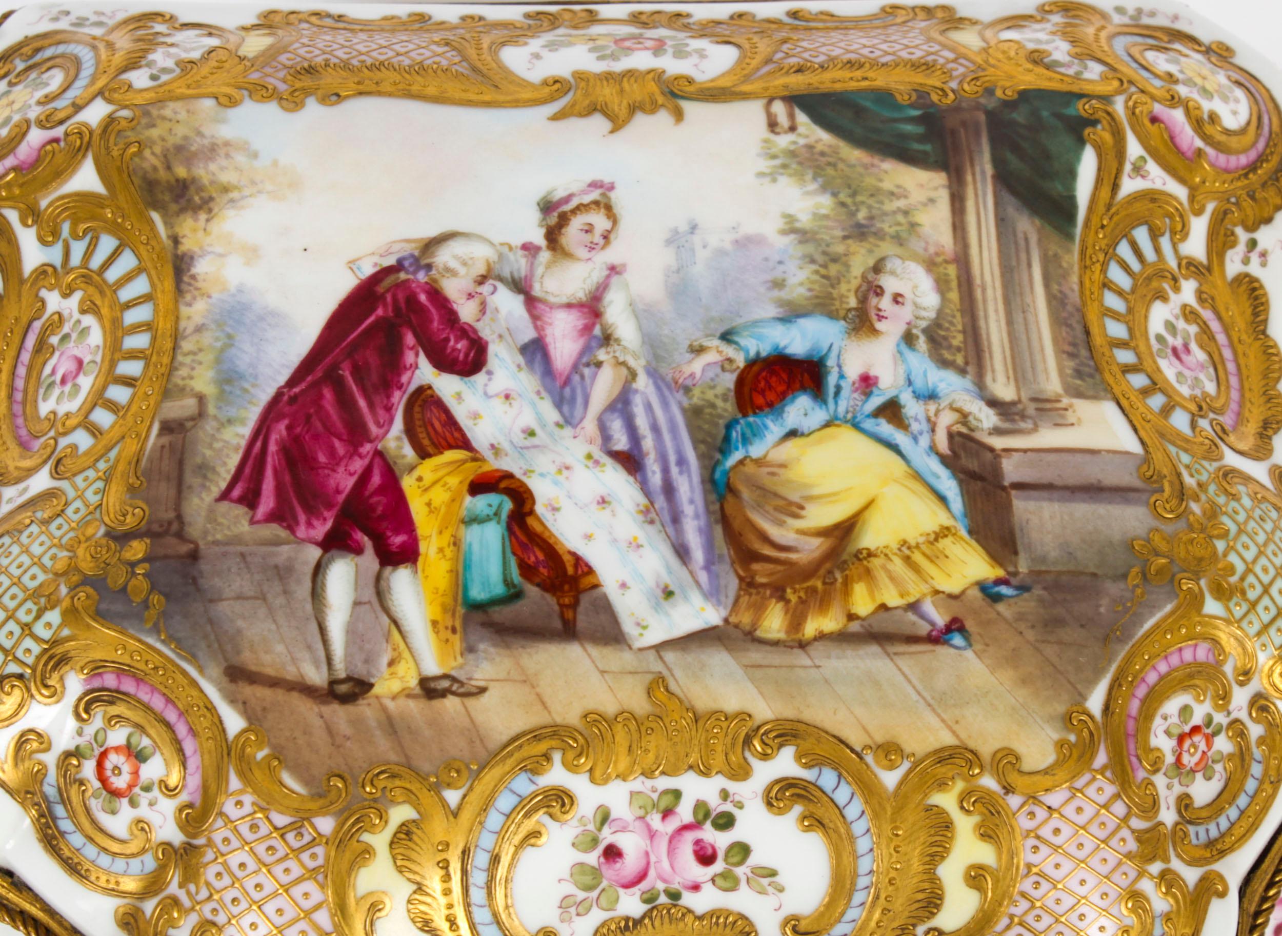 Antike große französische Sevres-Porzellankiste aus dem 19. Jahrhundert (Französisch) im Angebot