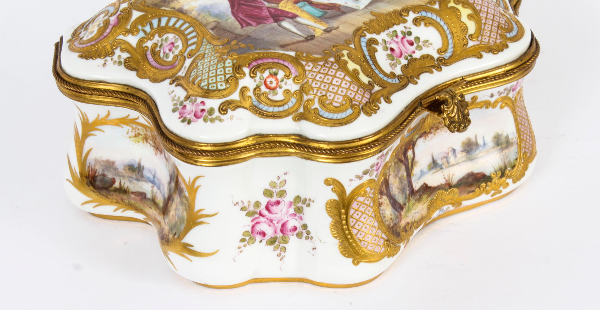Antike große französische Sevres-Porzellankiste aus dem 19. Jahrhundert im Angebot 1