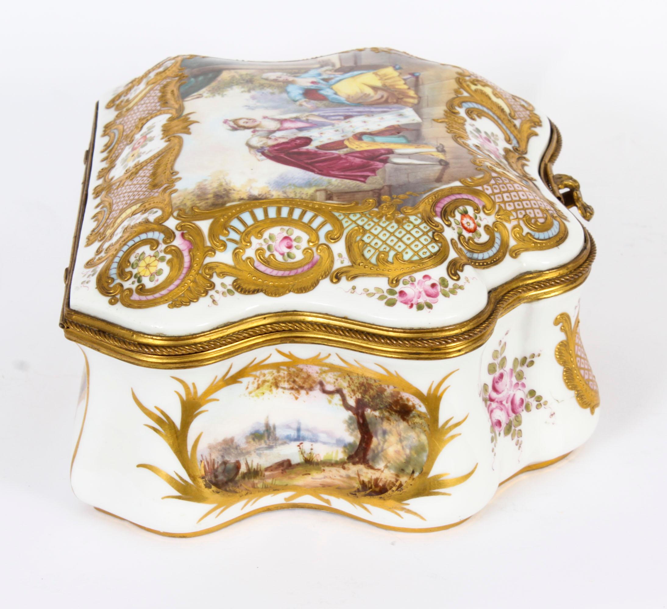 Antique Large French Sevres Porcelain Casket 19th Century For Sale 4