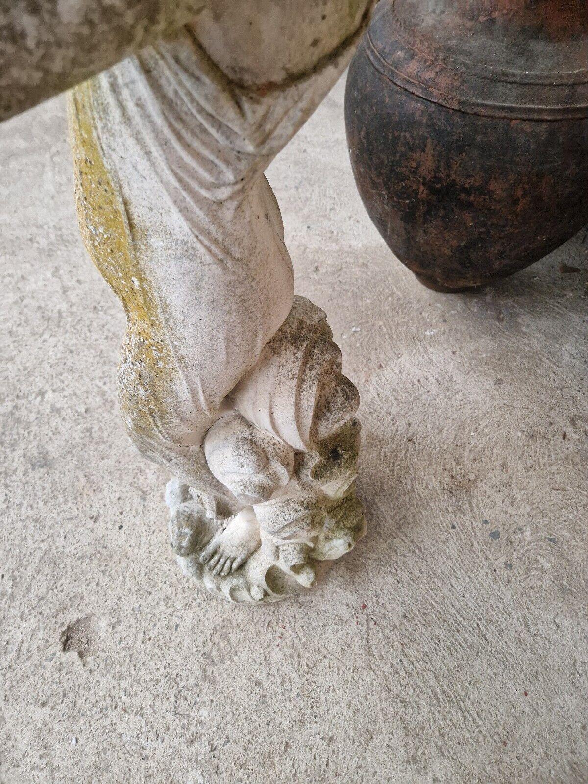 Antike große Gartenstatue, weibliche Skulptur mit schöner Patina, antik (Beton) im Angebot