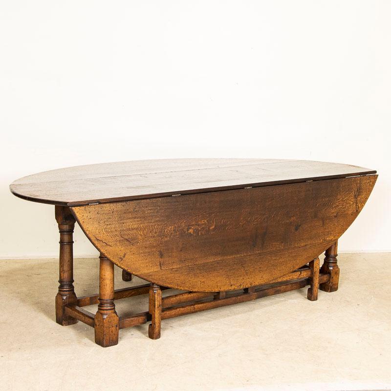 Antique Large Gate Leg Drop Leaf Dining Table English Wake Table In Good Condition In Round Top, TX