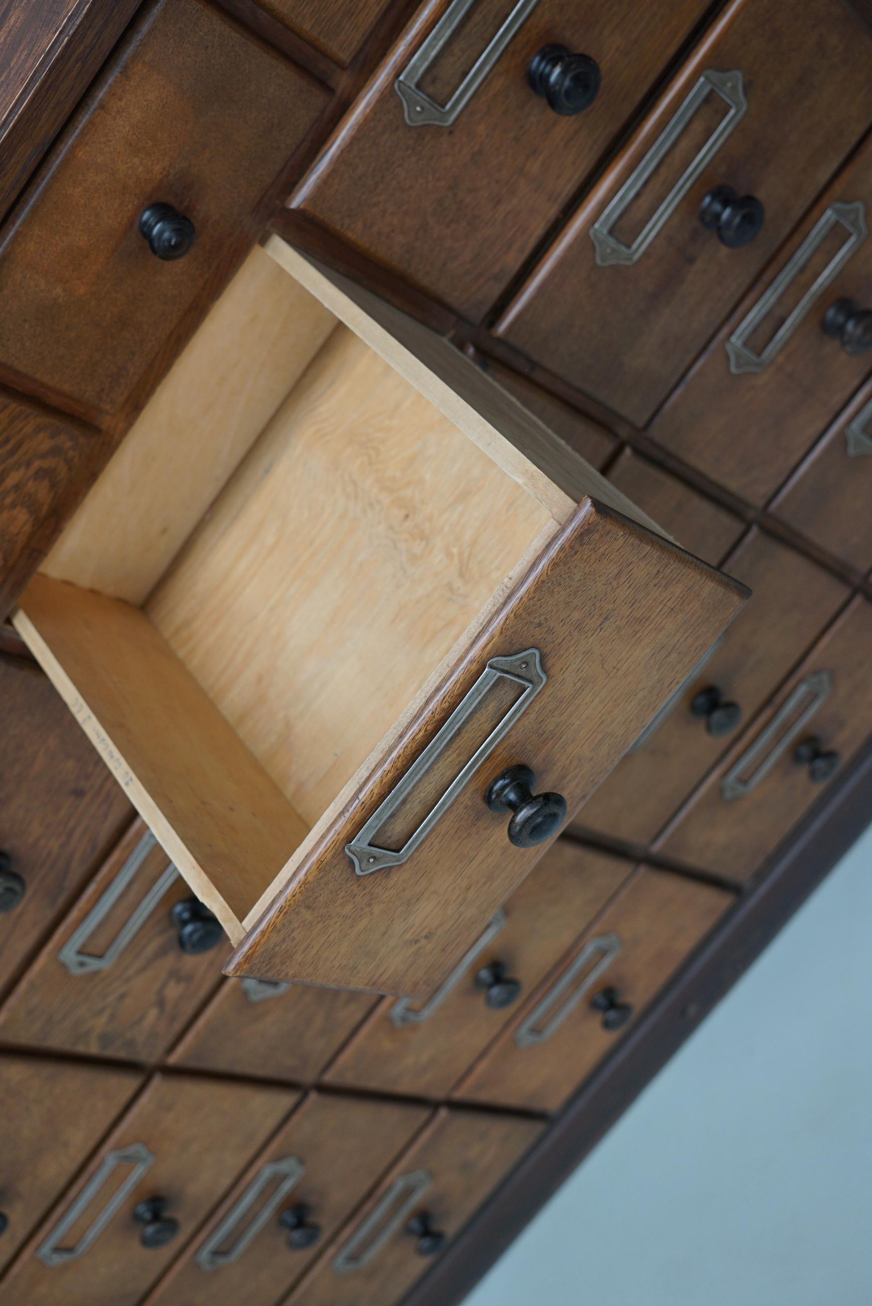 Antico grande gabinetto da farmacia tedesco in Oak, 1920/1930 in vendita 14