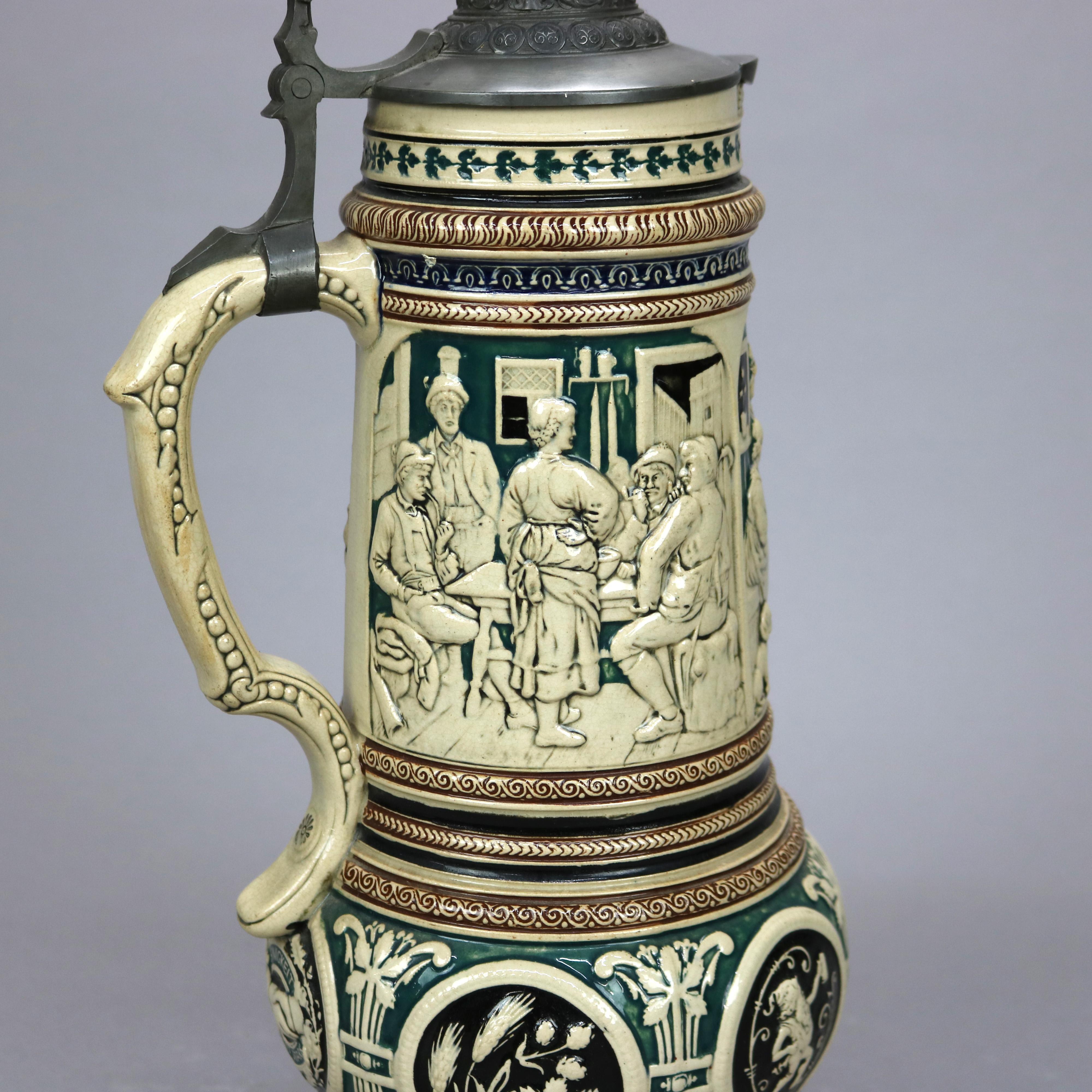 Allemand Grande pierre précieuse allemande ancienne Beer Stein, scène de genre en relief, vers 1900