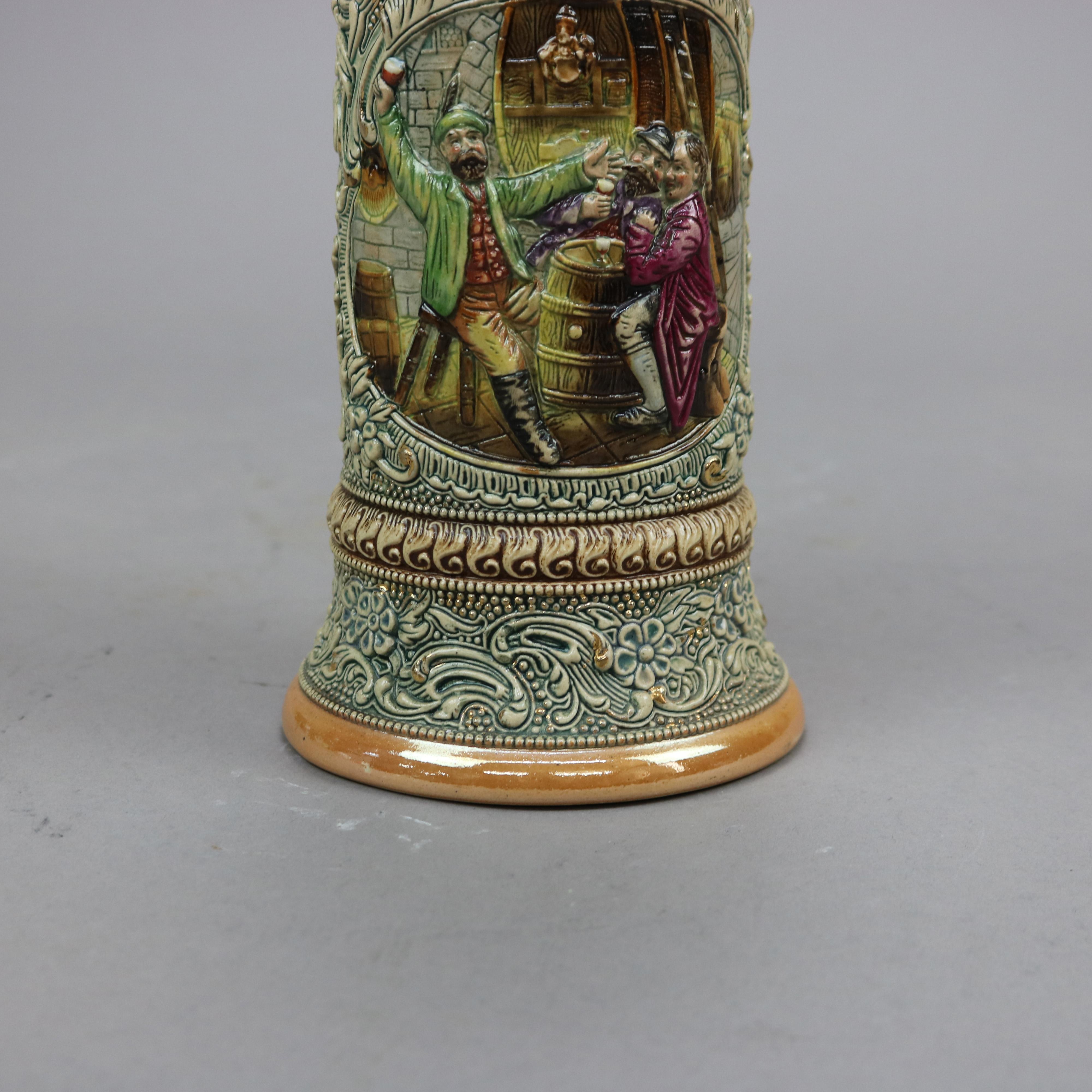 Grande pierre précieuse allemande ancienne Beer Stein, scène de taverne de genre en relief, vers 1900 en vente 3