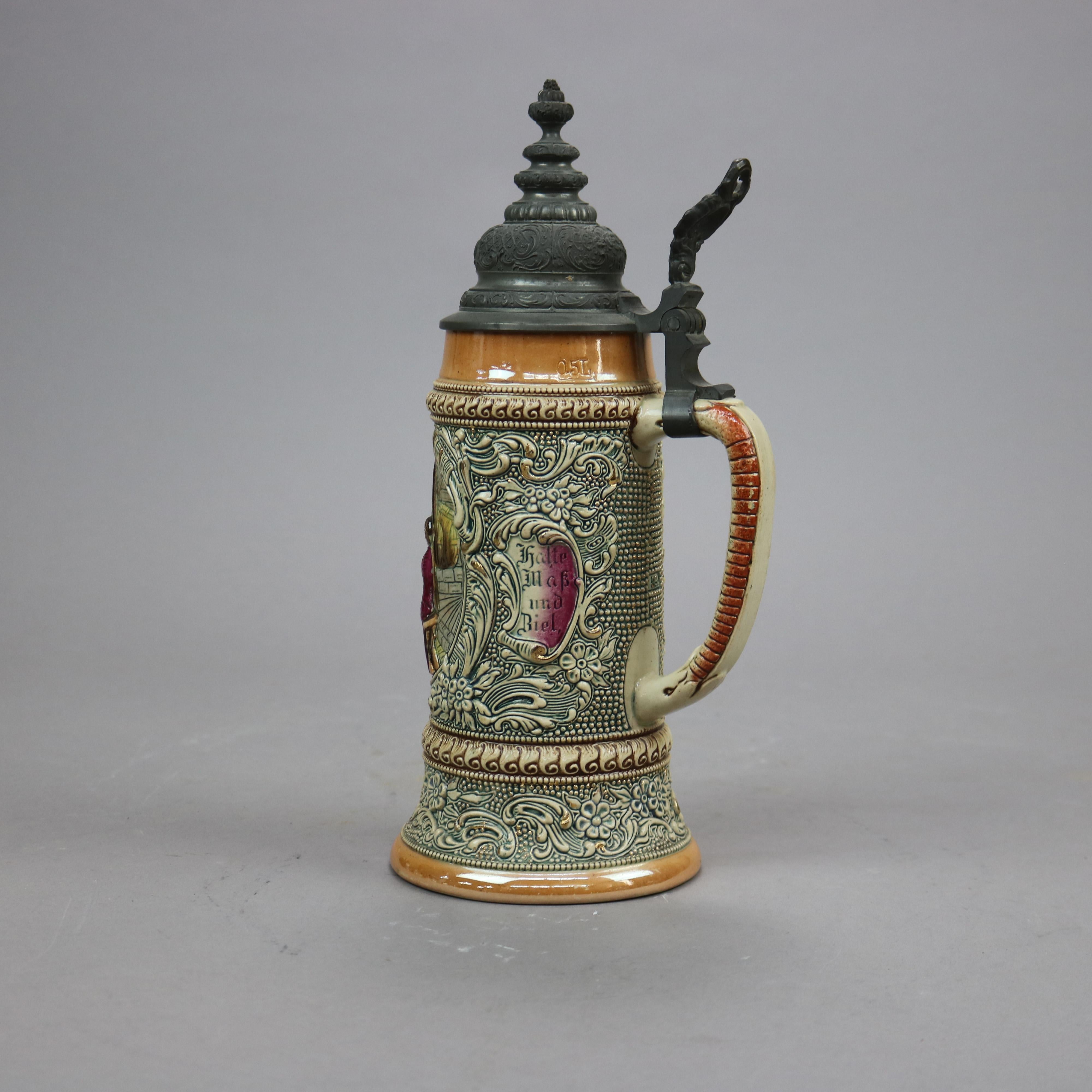 Grande pierre précieuse allemande ancienne Beer Stein, scène de taverne de genre en relief, vers 1900 Bon état - En vente à Big Flats, NY