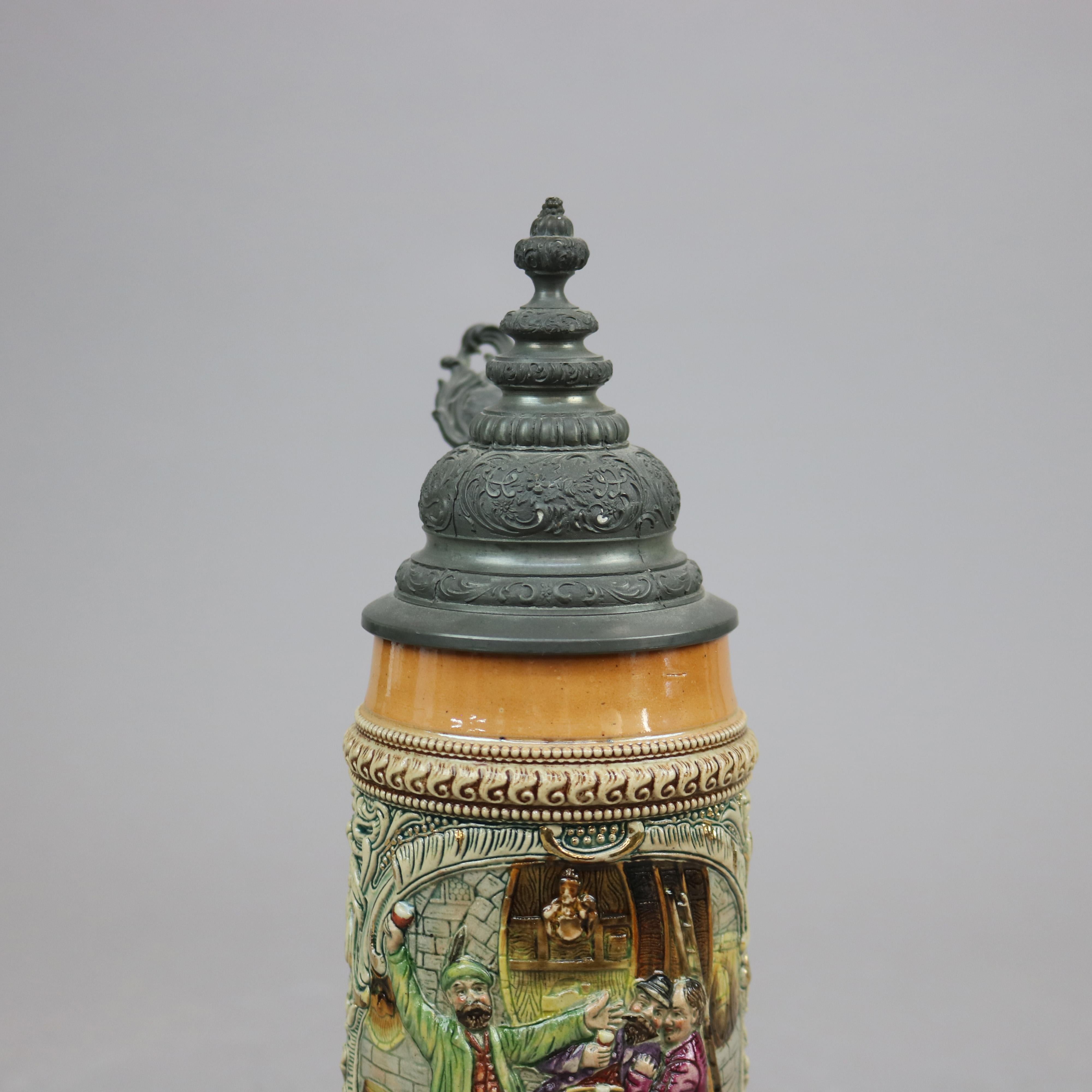 Grande pierre précieuse allemande ancienne Beer Stein, scène de taverne de genre en relief, vers 1900 en vente 1