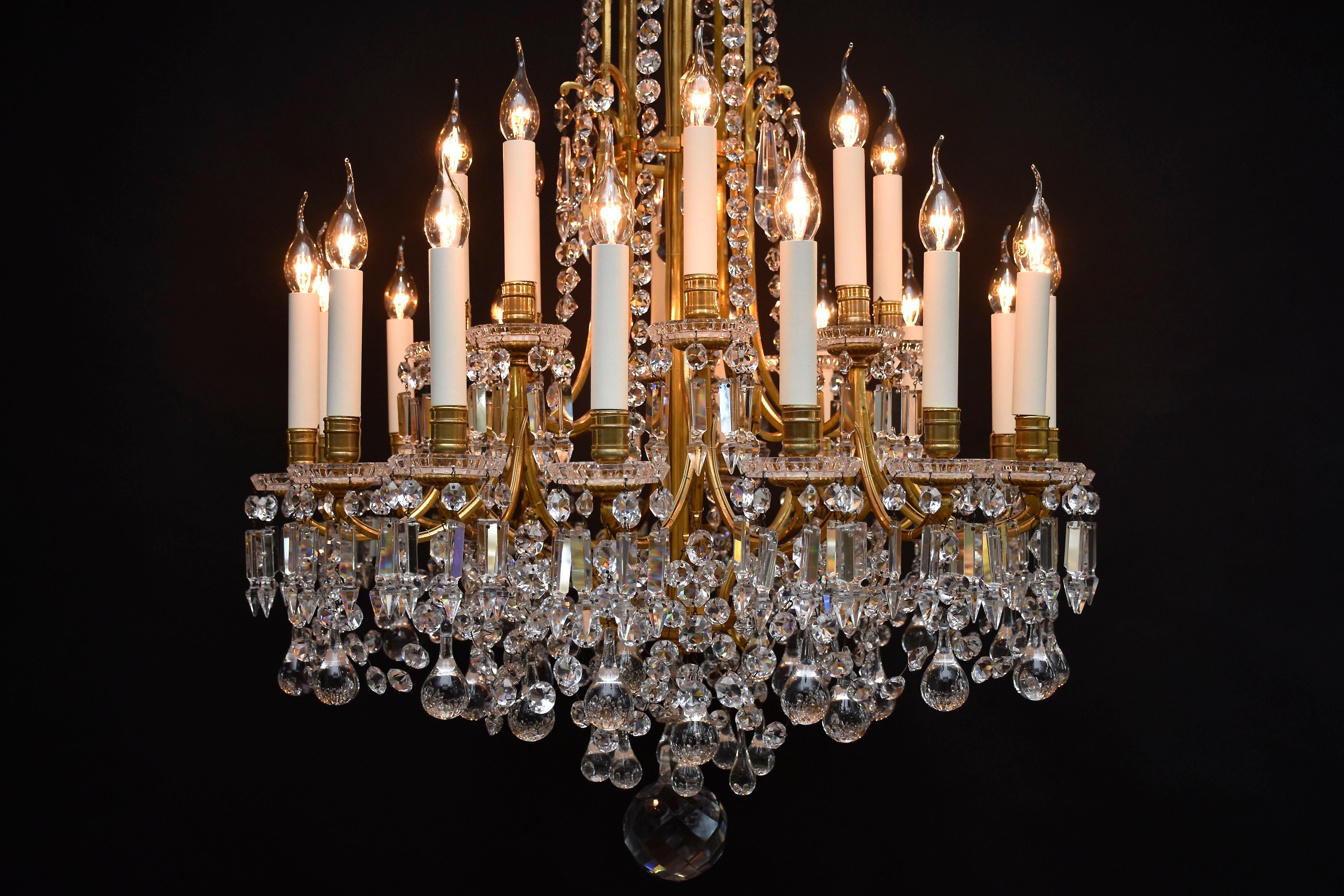 Antique large gilt bronze French Baccarat chandelier In Good Condition For Sale In SON EN BREUGEL, NL