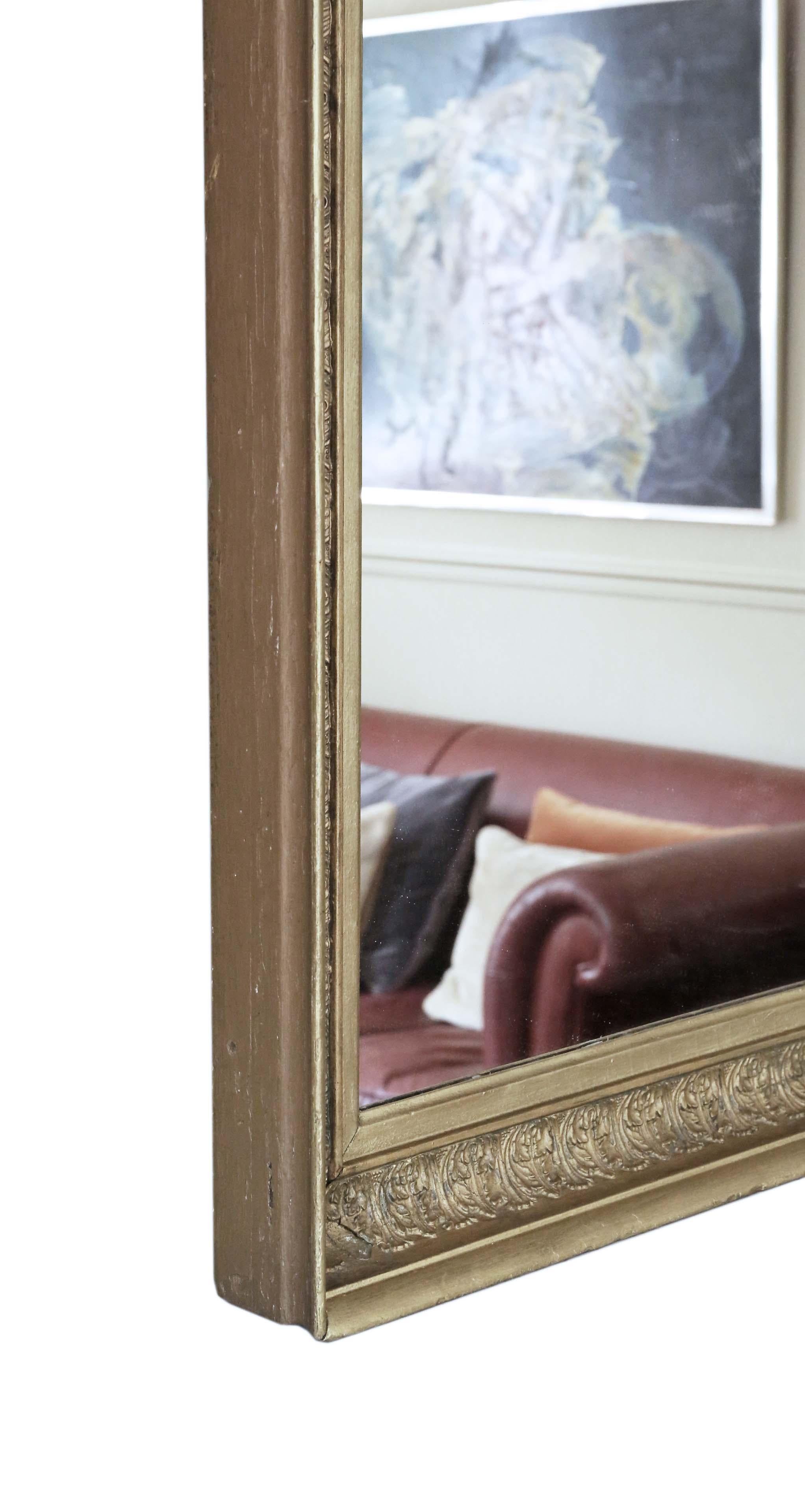 Grand miroir mural doré ancien surmonté d'un manteau, milieu du 19e siècle en vente 2