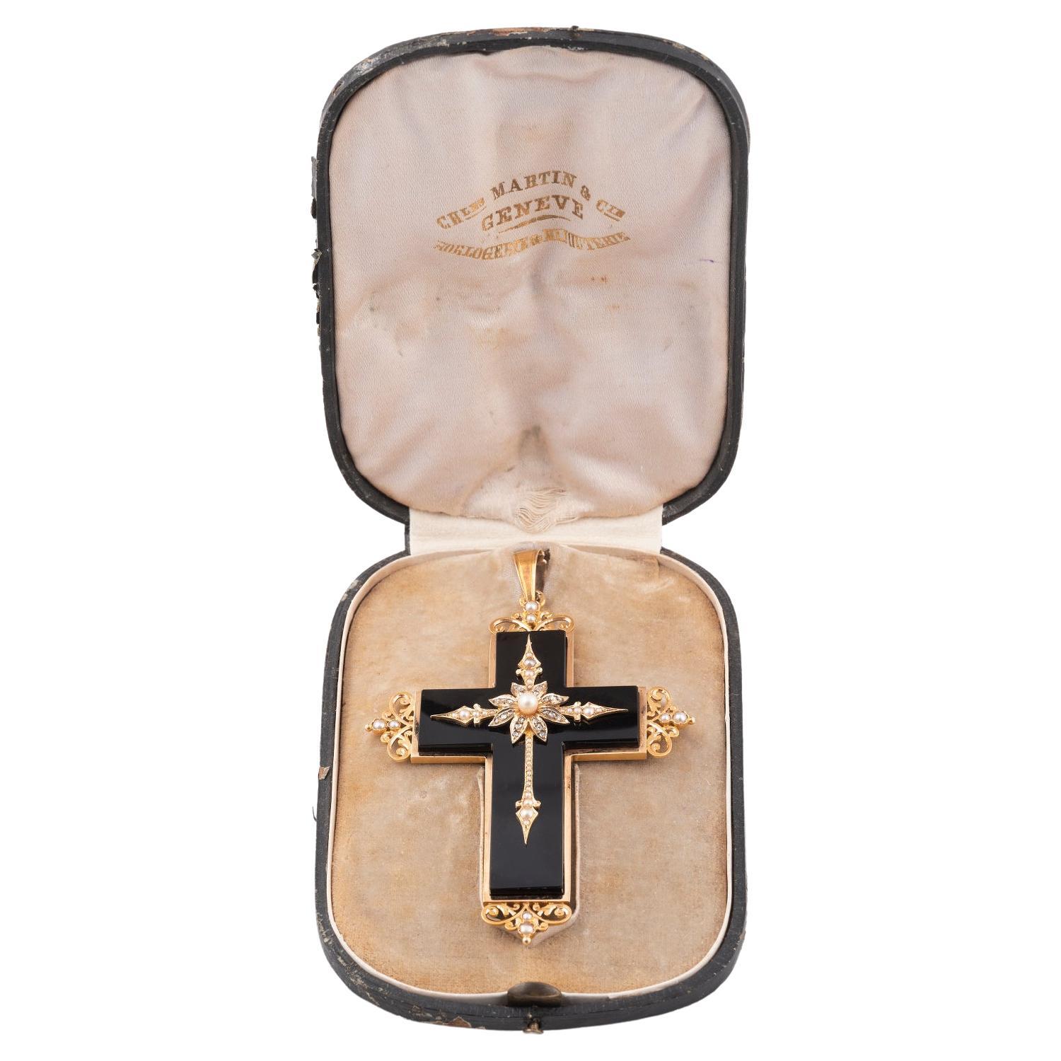Napoléon III Pendentif français ancien en forme de croix en or, onyx et diamants roses en vente