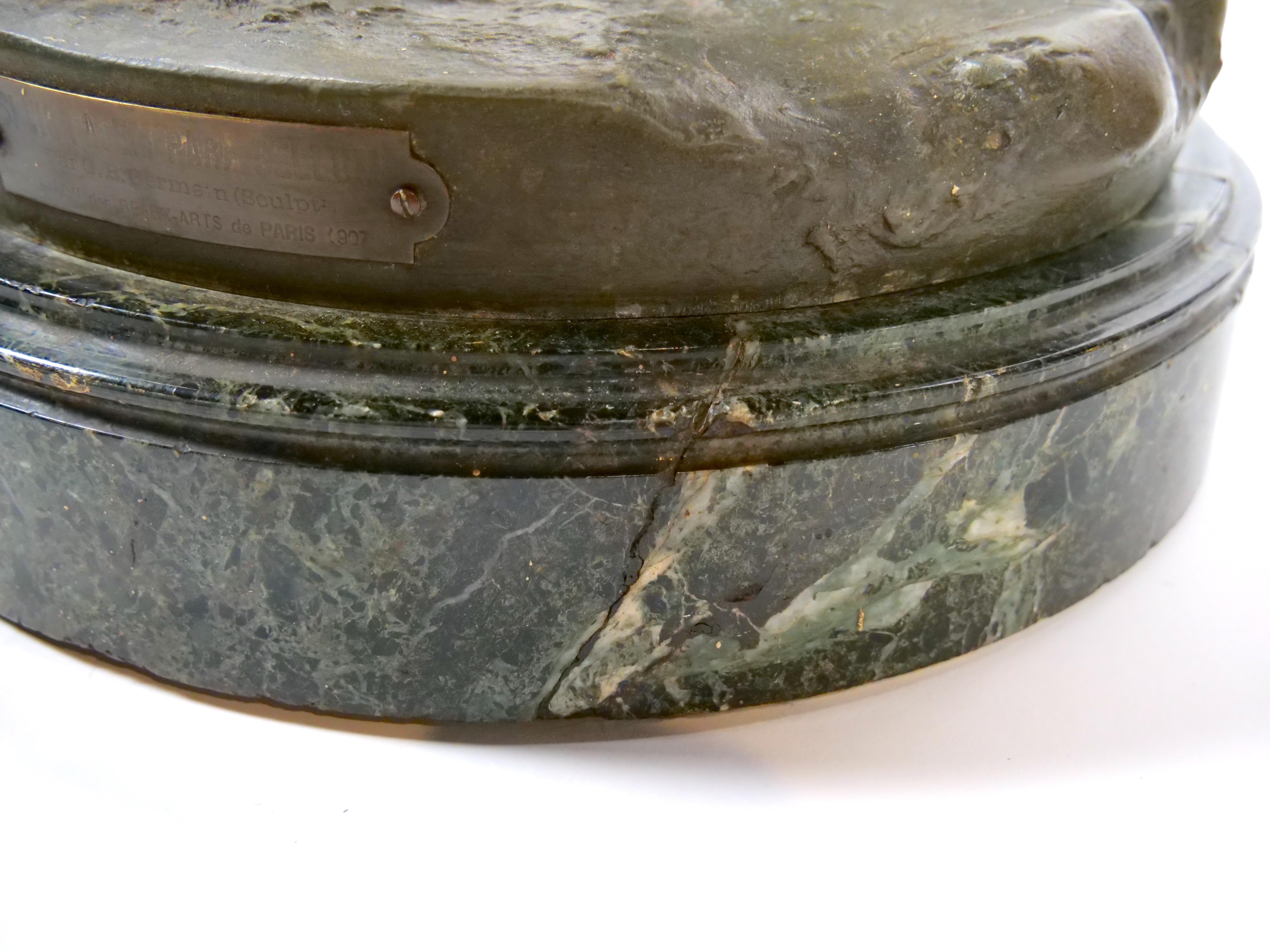 Escultura antigua grande de mármol verde y bronce patinado - G. Germain, París 1907 en venta 7