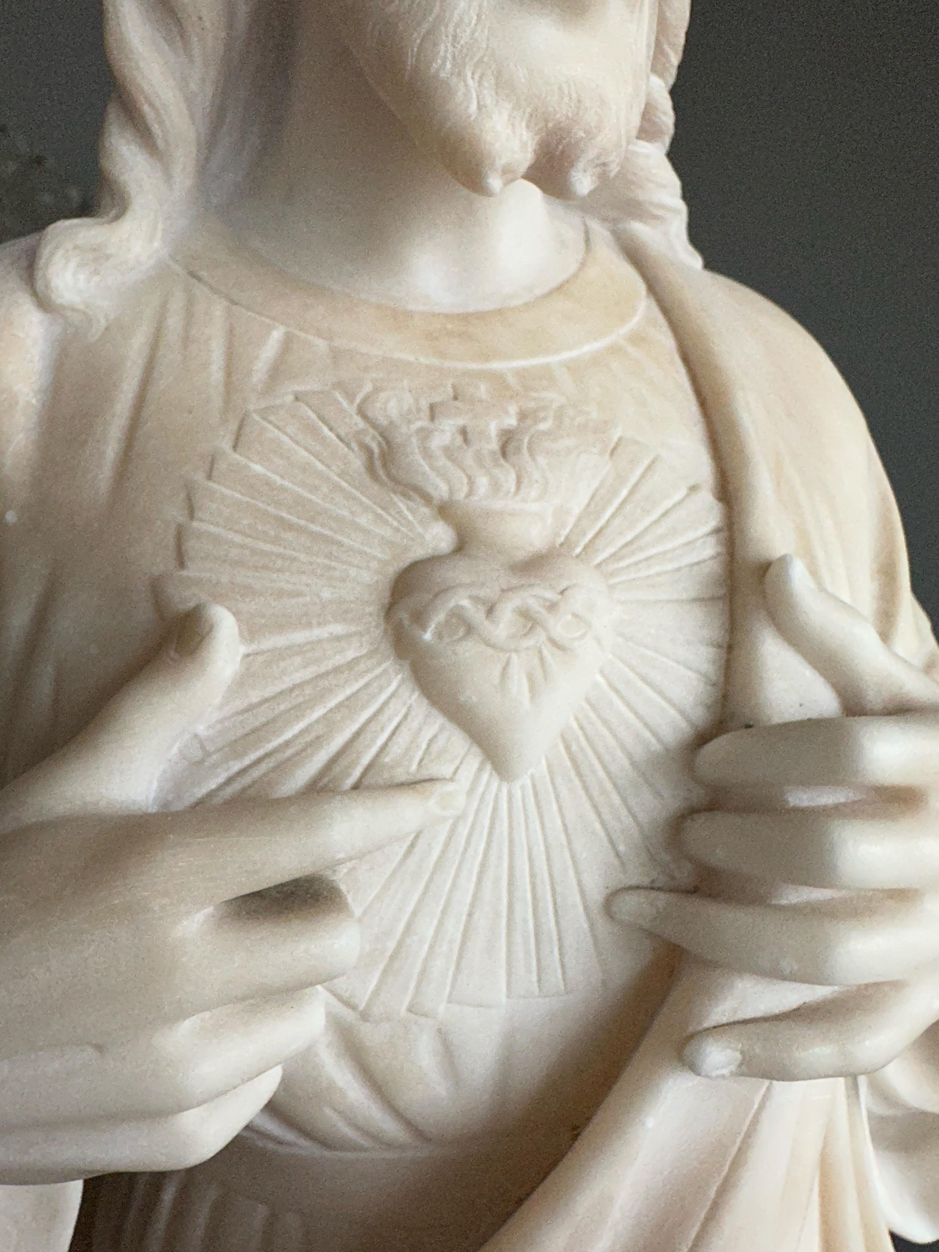 Antike und große, handgeschnitzte Alabaster-Skulptur „Sacred Heart of Christ“-Statue (Handgeschnitzt) im Angebot