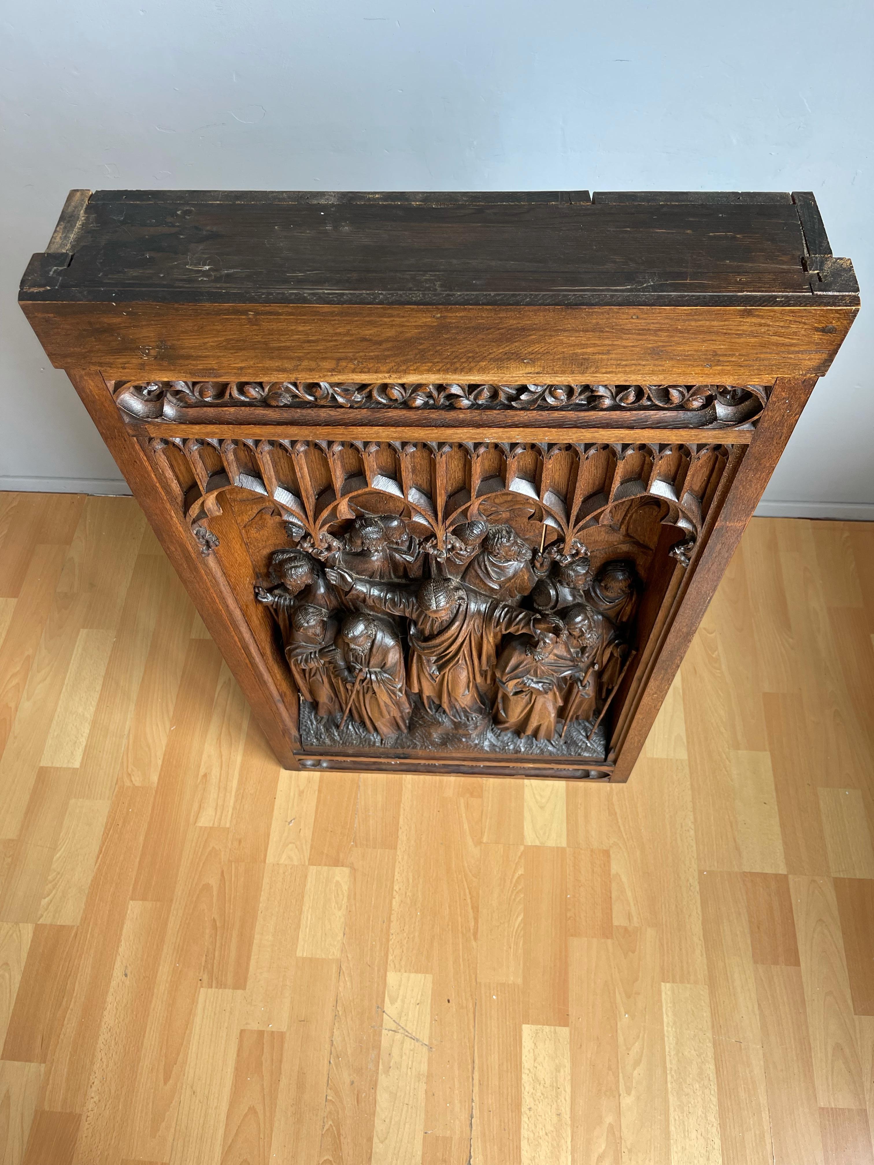 Antike, große, handgeschnitzte, gotische Kunsttafel aus Eichenholz, die Christus und 12 Aposteln darstellt im Angebot 3
