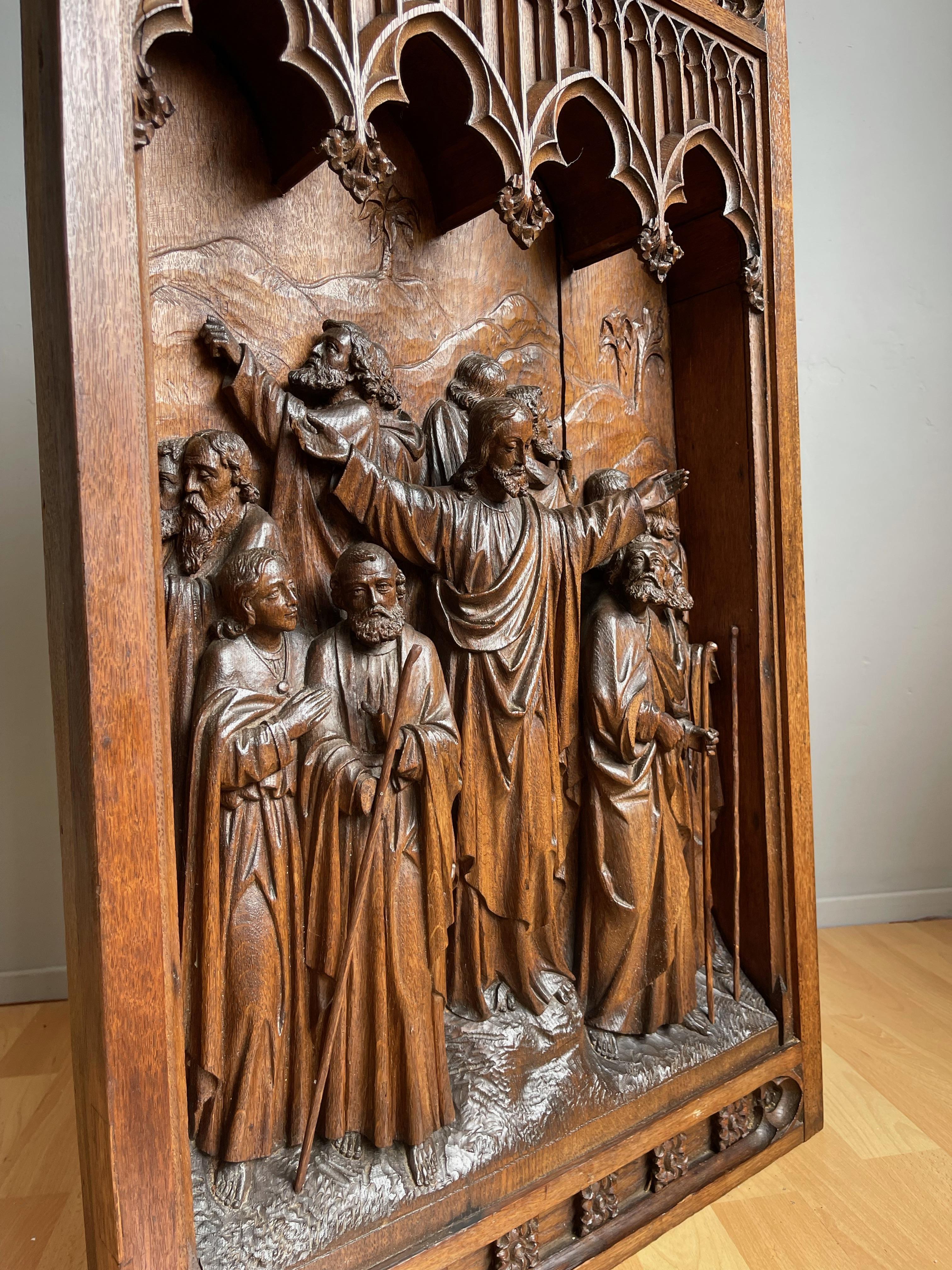 Antike, große, handgeschnitzte, gotische Kunsttafel aus Eichenholz, die Christus und 12 Aposteln darstellt (Niederländisch) im Angebot
