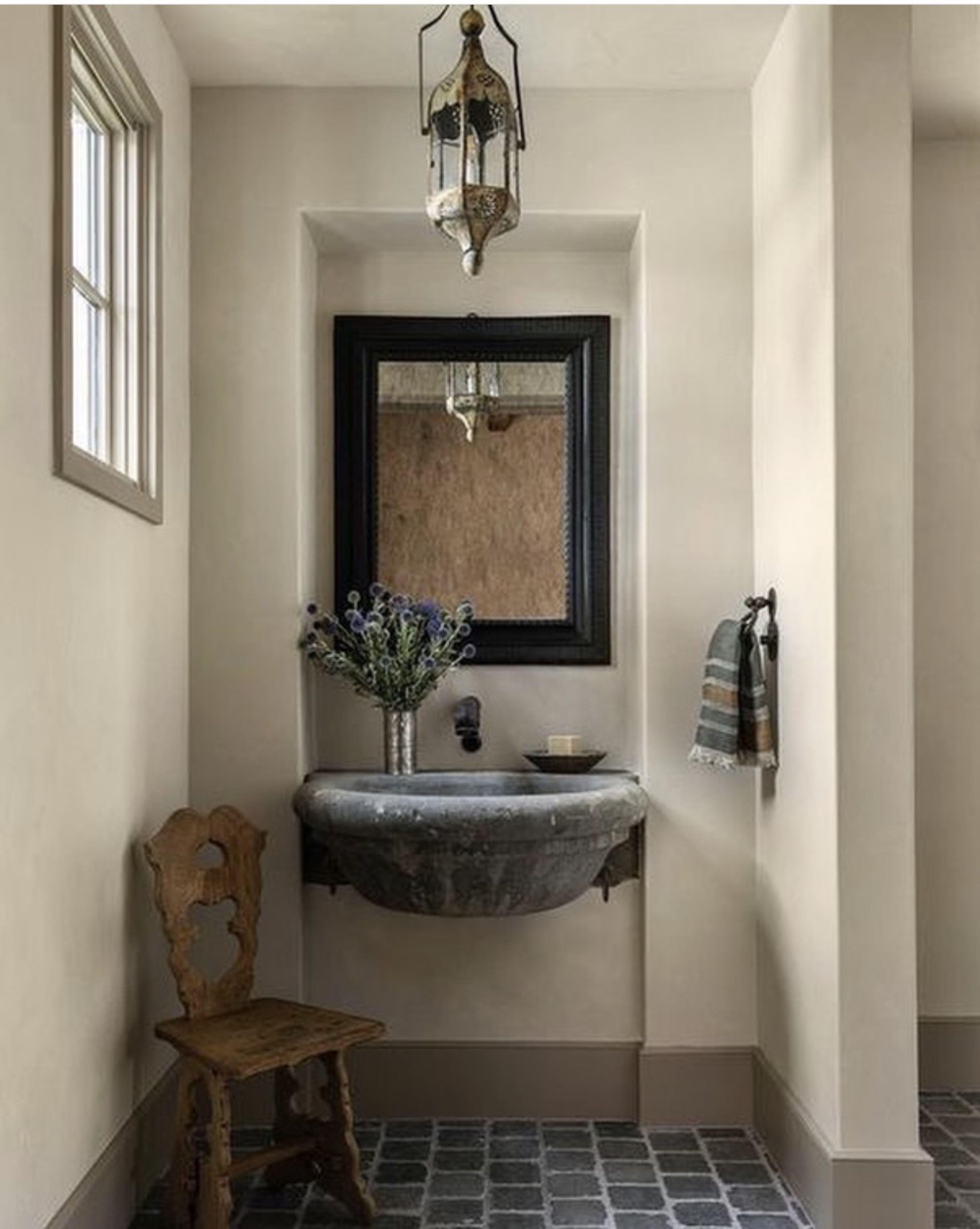 Sculpté Antique Large Hand Carved Stone Sink Basin Wall Mount Fountain Bowl Farm Rustiques en vente