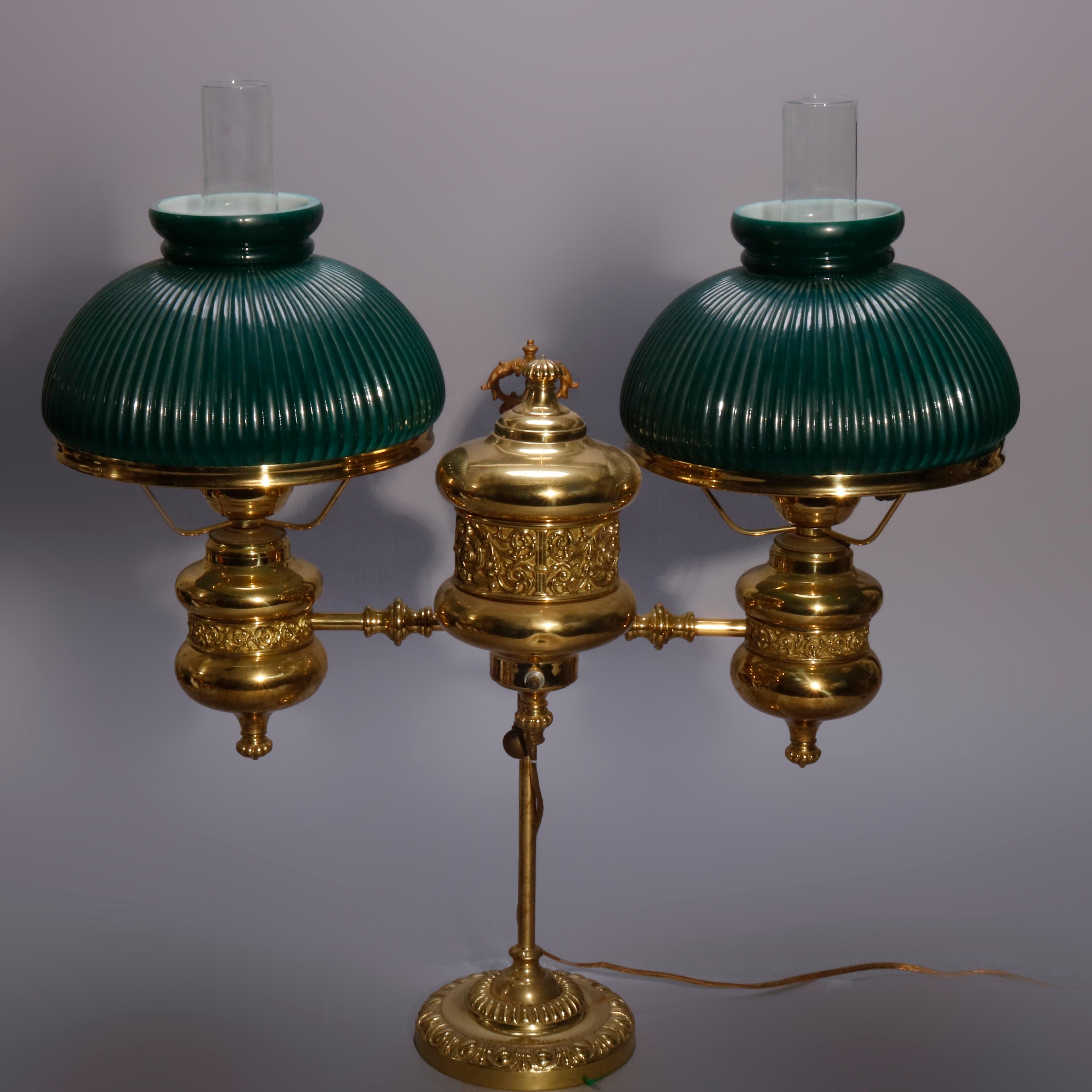 Antique grande lampe d'étudiant double en laiton de l'école de Harvard avec abat-jour en verre ciselé 6