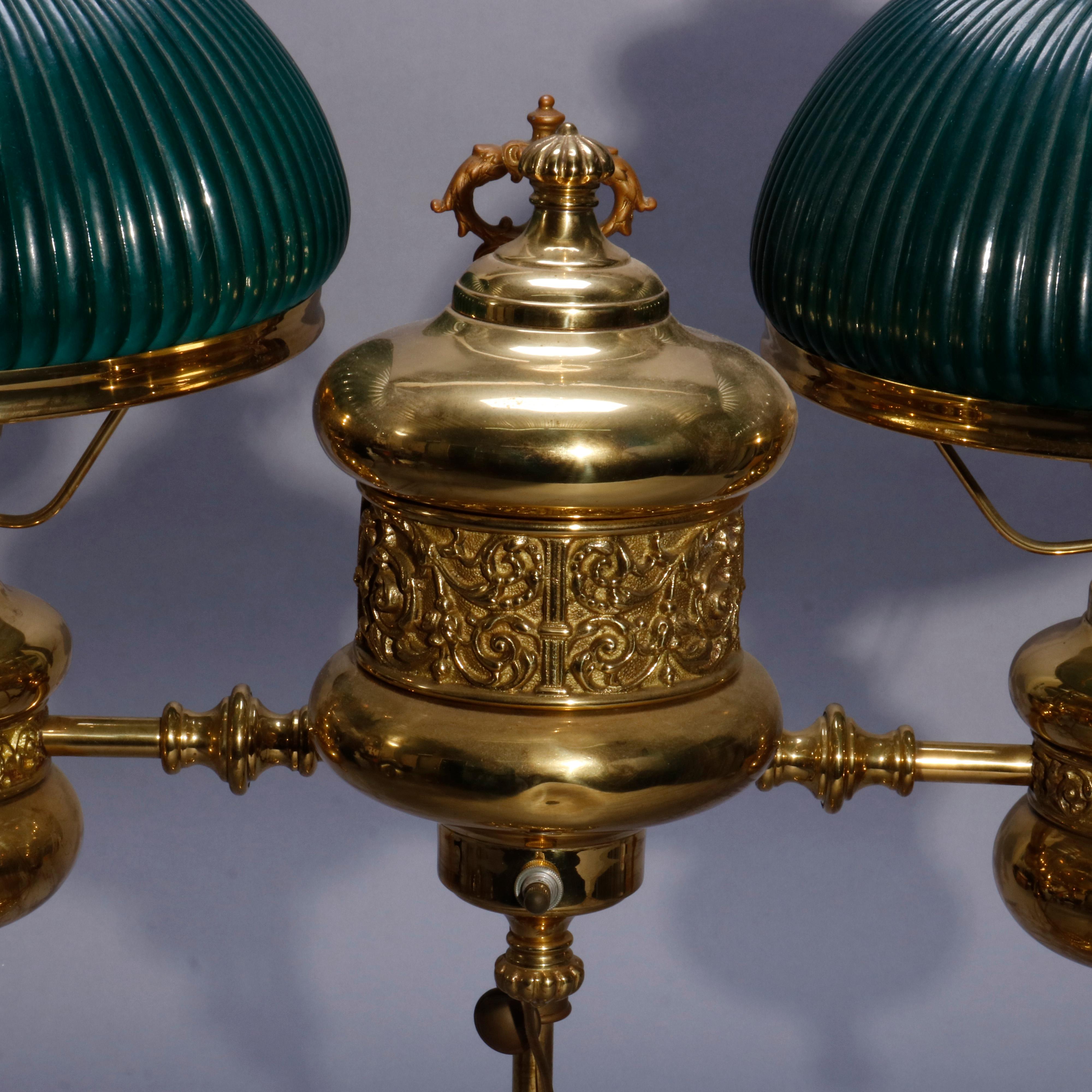 Antique grande lampe d'étudiant double en laiton de l'école de Harvard avec abat-jour en verre ciselé 7
