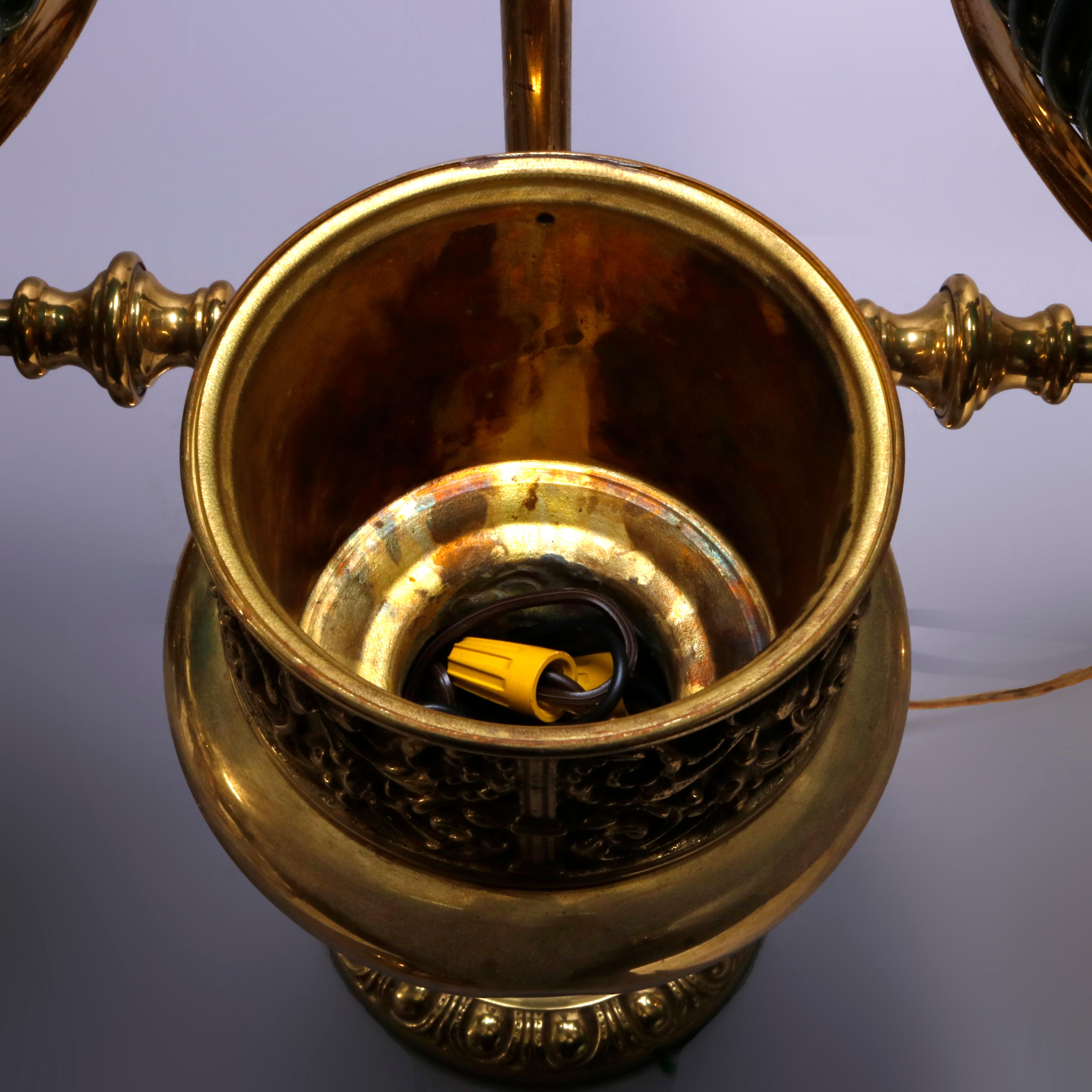 Antique grande lampe d'étudiant double en laiton de l'école de Harvard avec abat-jour en verre ciselé 10