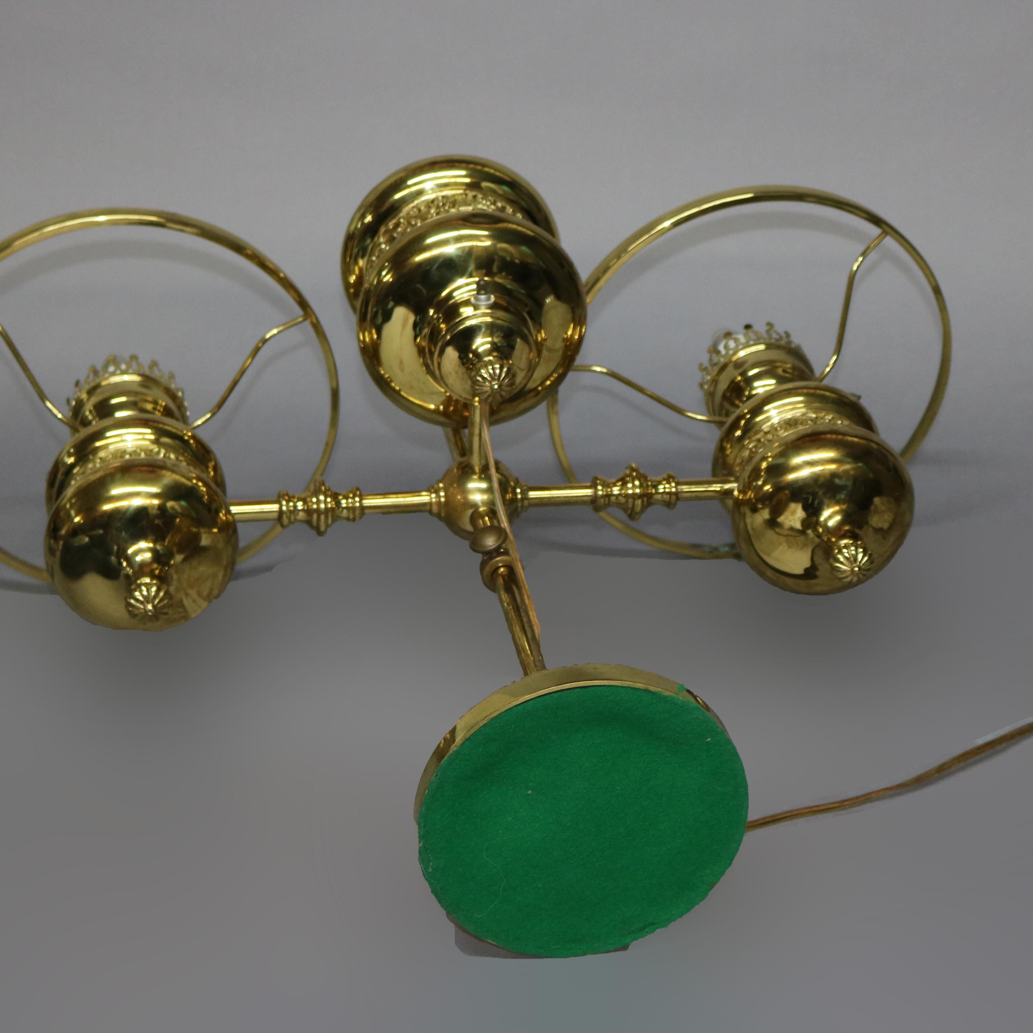 Antique grande lampe d'étudiant double en laiton de l'école de Harvard avec abat-jour en verre ciselé 1