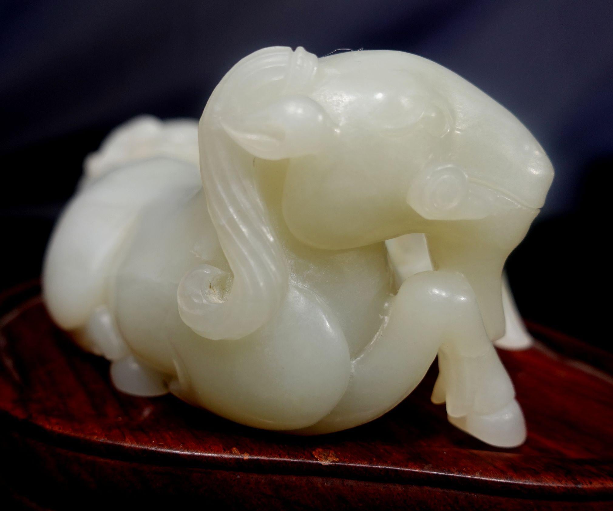 20ième siècle Grand et lourd groupe chinois ancien sculpté en jade blanc/gris  « 3 Rams » 20e siècle en vente