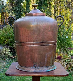 Antikes großes schweres massives gehämmertes Kupfergefäß mit Deckel