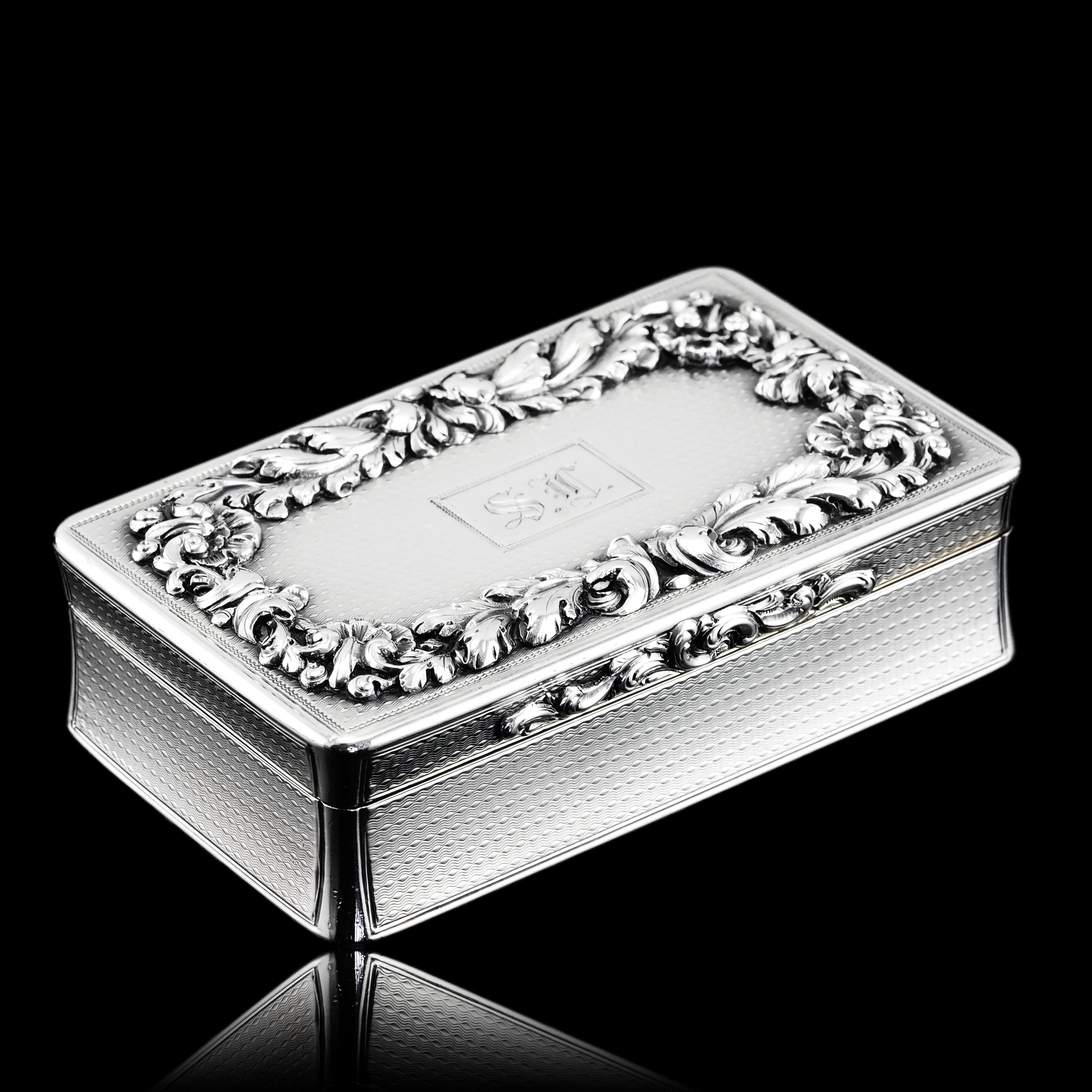 Antique Large & Heavy Solid Silver Snuff Box with Cast Acanthus Border - 1838 For Sale 5