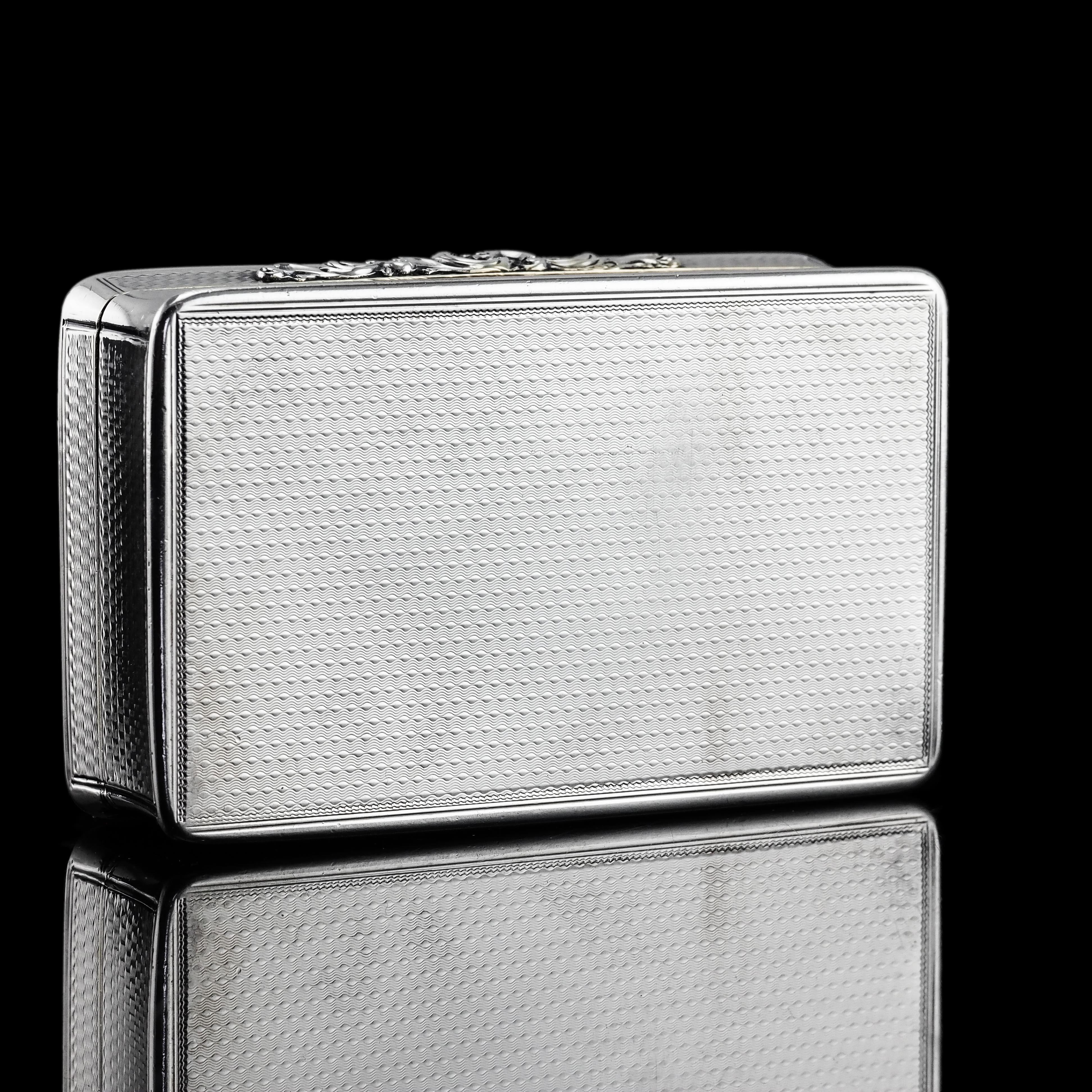 Antique Large & Heavy Solid Silver Snuff Box with Cast Acanthus Border - 1838 For Sale 12