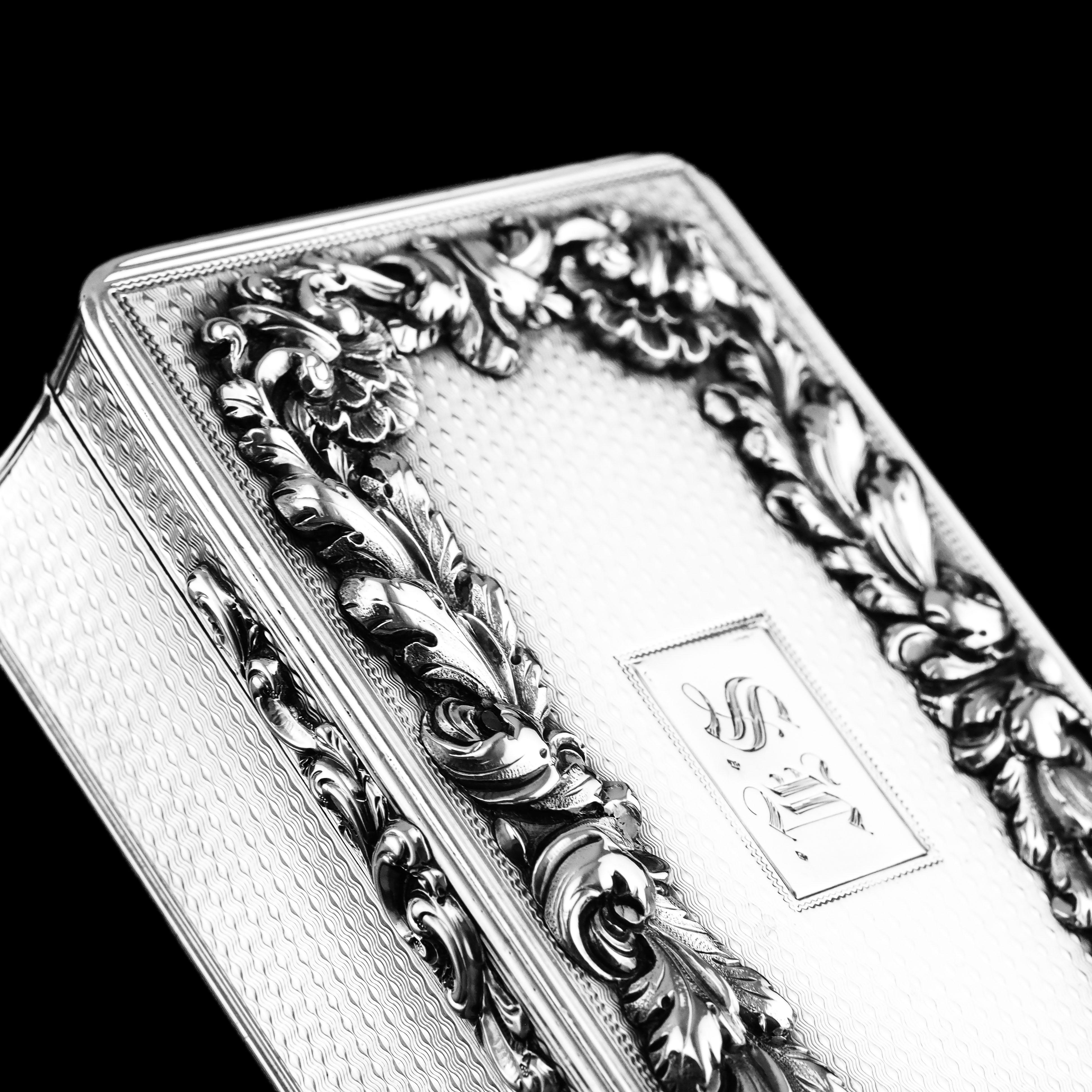 Antique Large & Heavy Solid Silver Snuff Box with Cast Acanthus Border - 1838 In Good Condition For Sale In London, GB