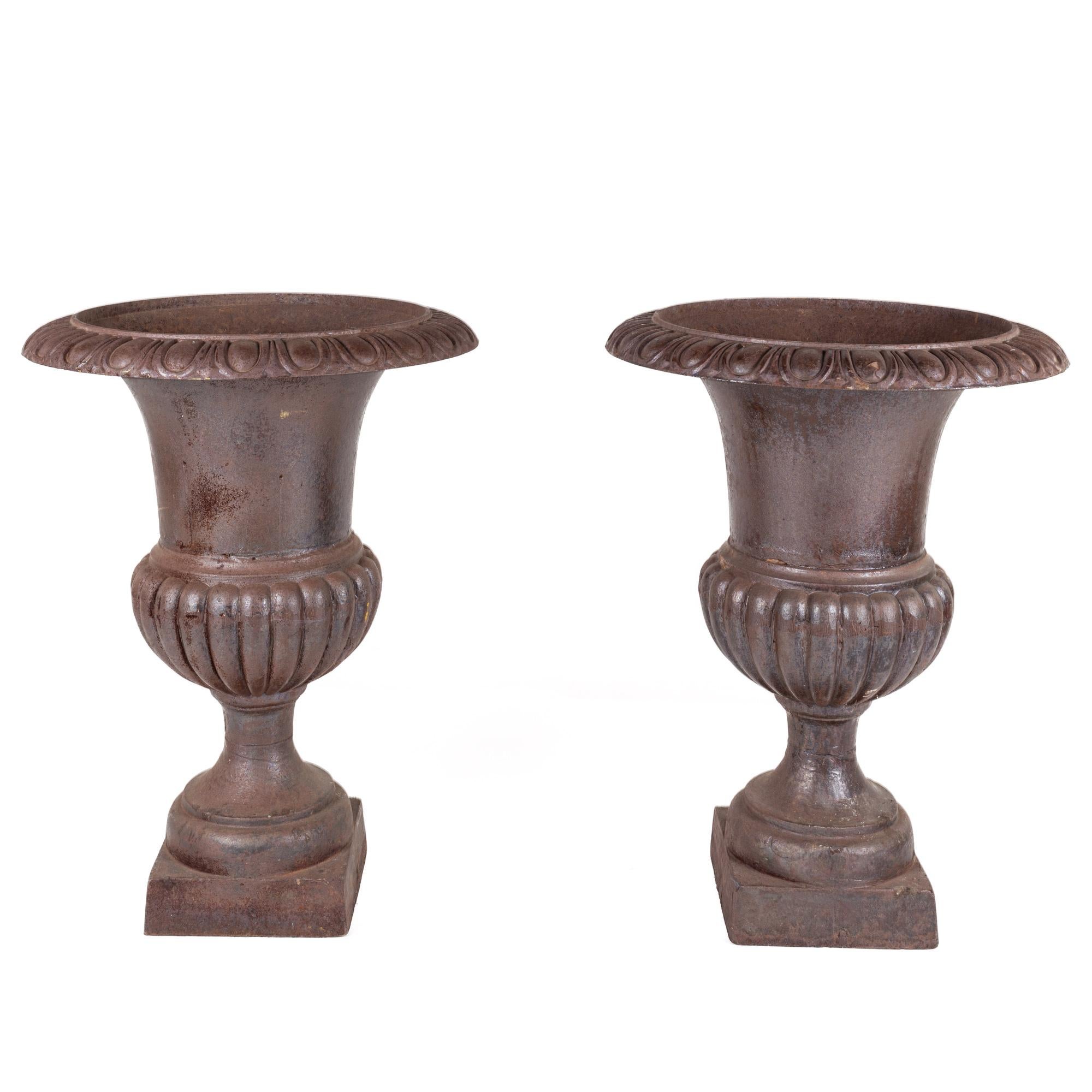 Antique large iron garden urns planters - pair

Each planter measures: 22 wide x 22 deep x 30 inches high

This set is in Good Vintage Condition with missing rim on one, minor marks, dents, and wear.

We take our photos in a controlled