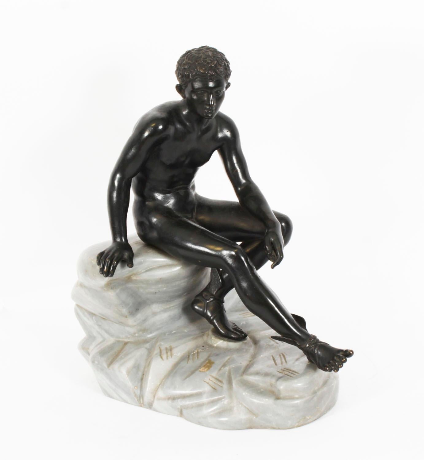 Si tratta di un'antica scultura figurativa in bronzo della Scuola del Grand Tour, splendidamente dettagliata, che risale al 1880 circa.

Mercurio è un calco dell'originale conservato presso il Museo Nazionale di Napoli

e viene raffigurato nudo