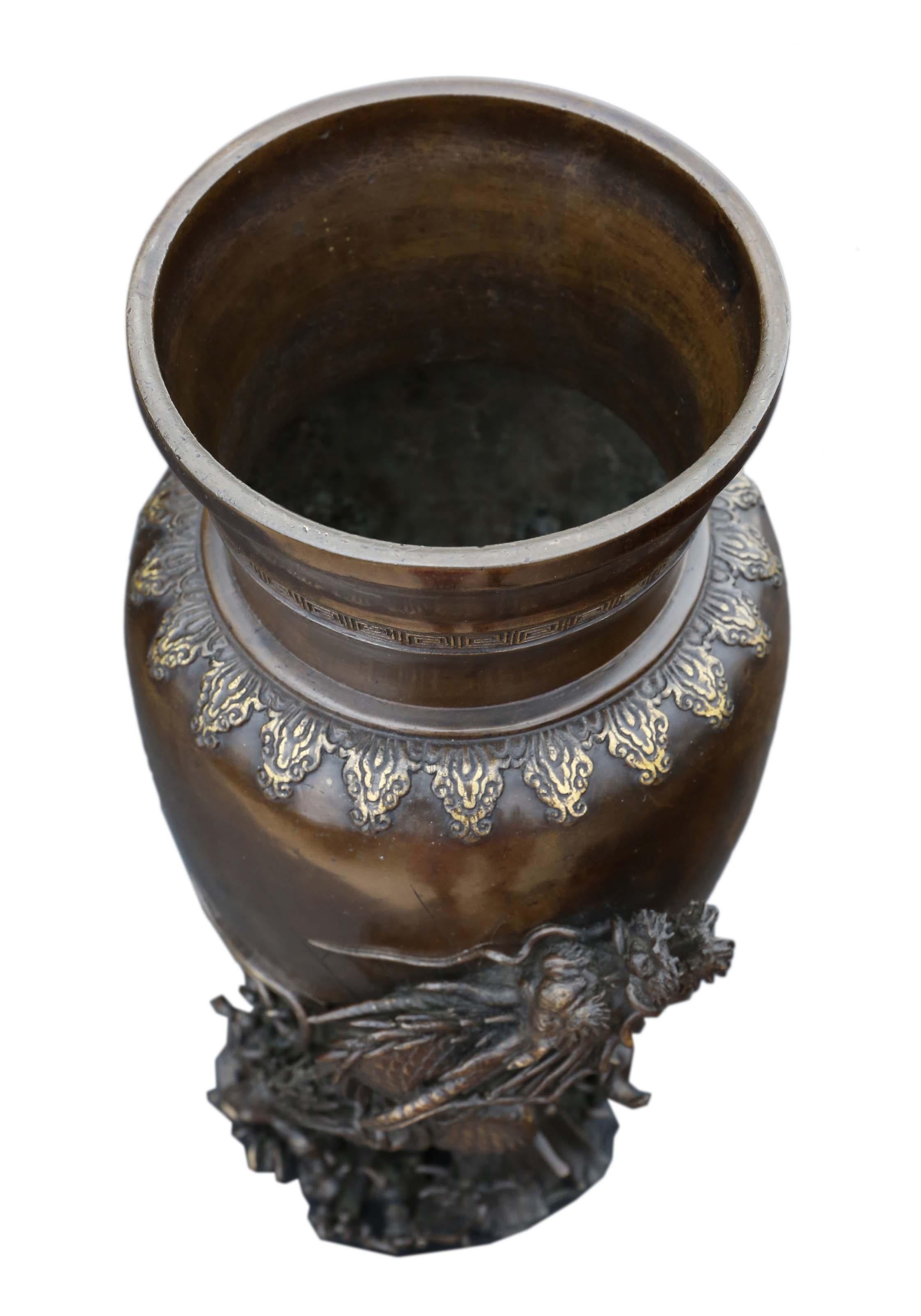 chinese bronze dragon vase