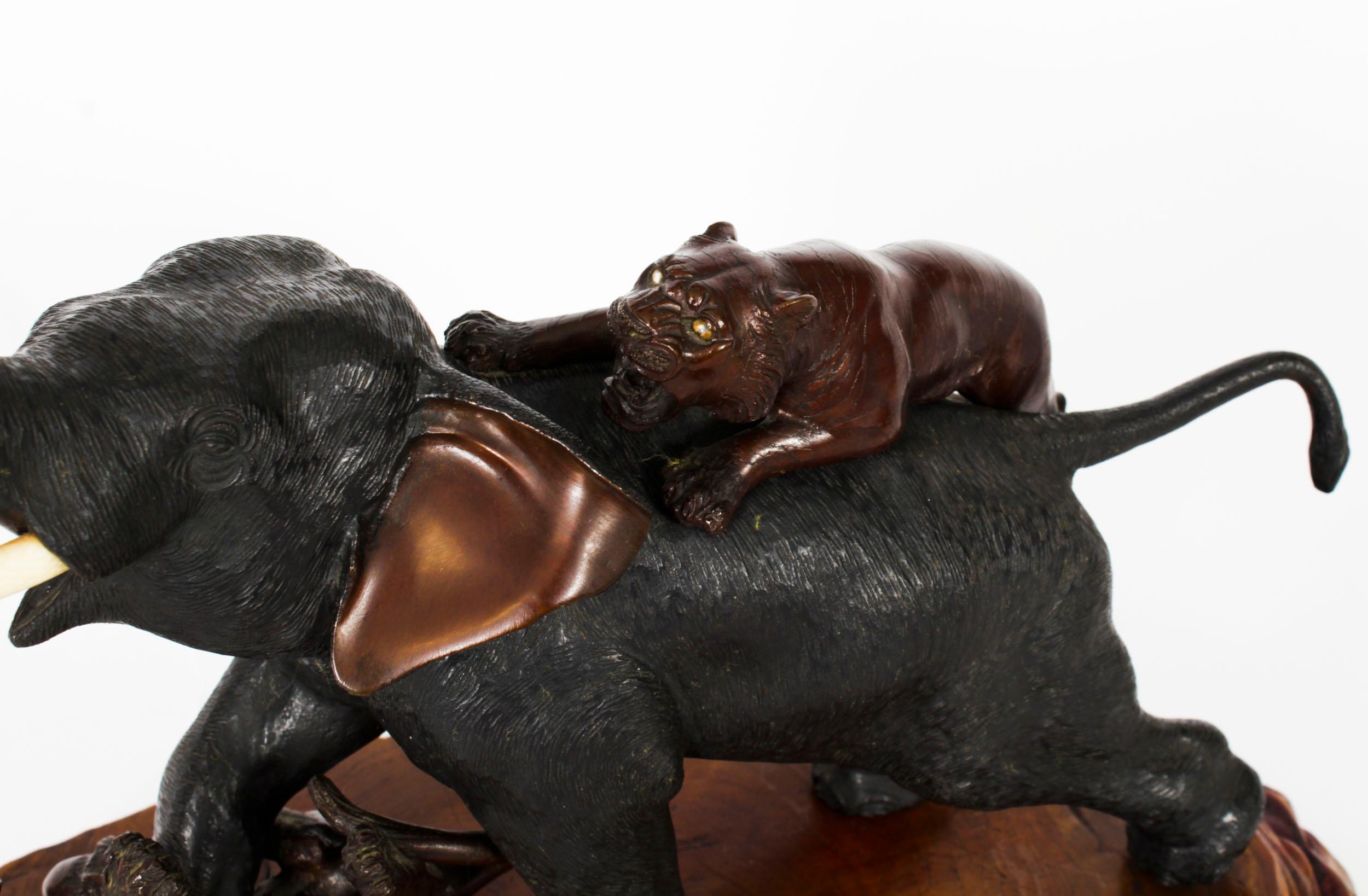 Antico grande elefante giapponese in bronzo con tigri del periodo Meiji del XIX secolo in vendita 6