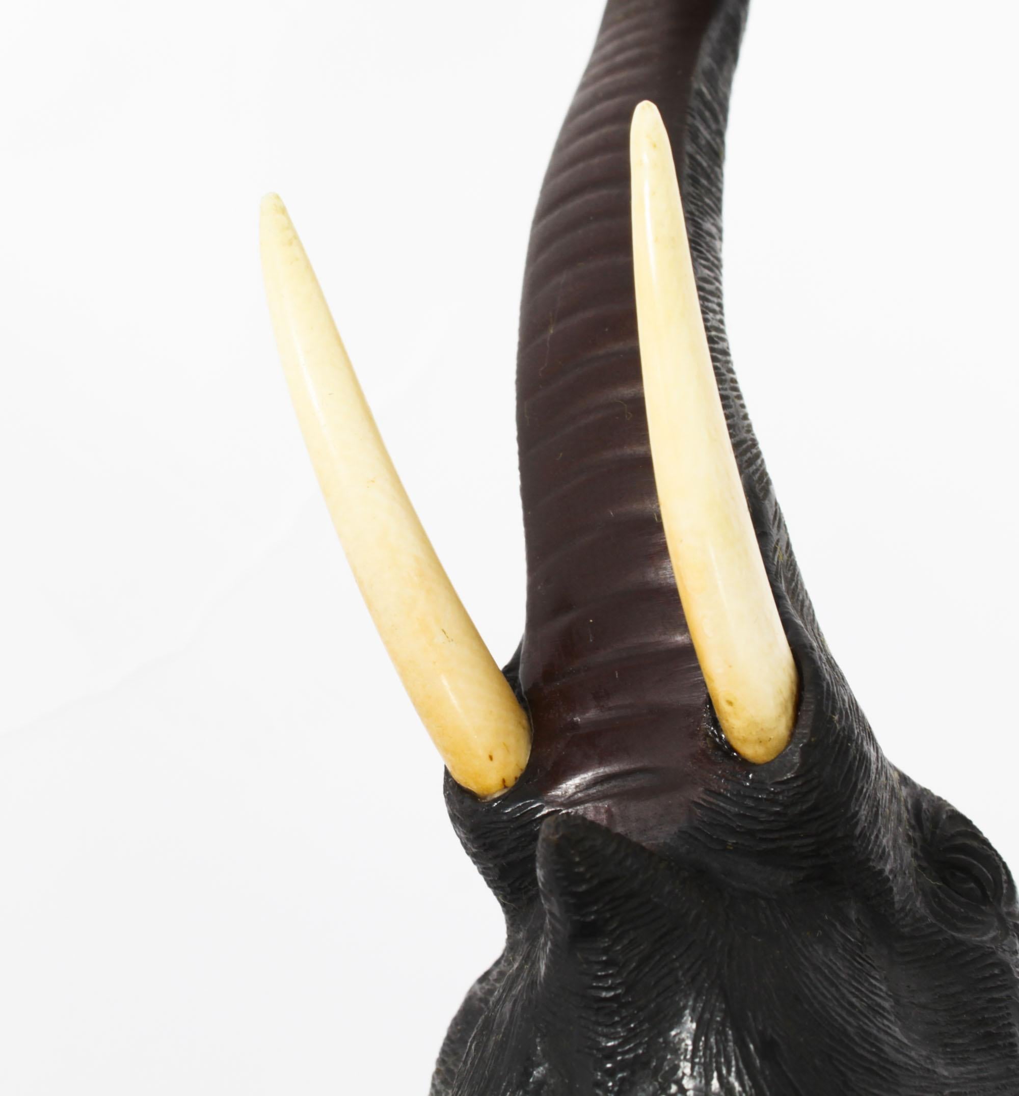 Antico grande elefante giapponese in bronzo con tigri del periodo Meiji del XIX secolo in vendita 8