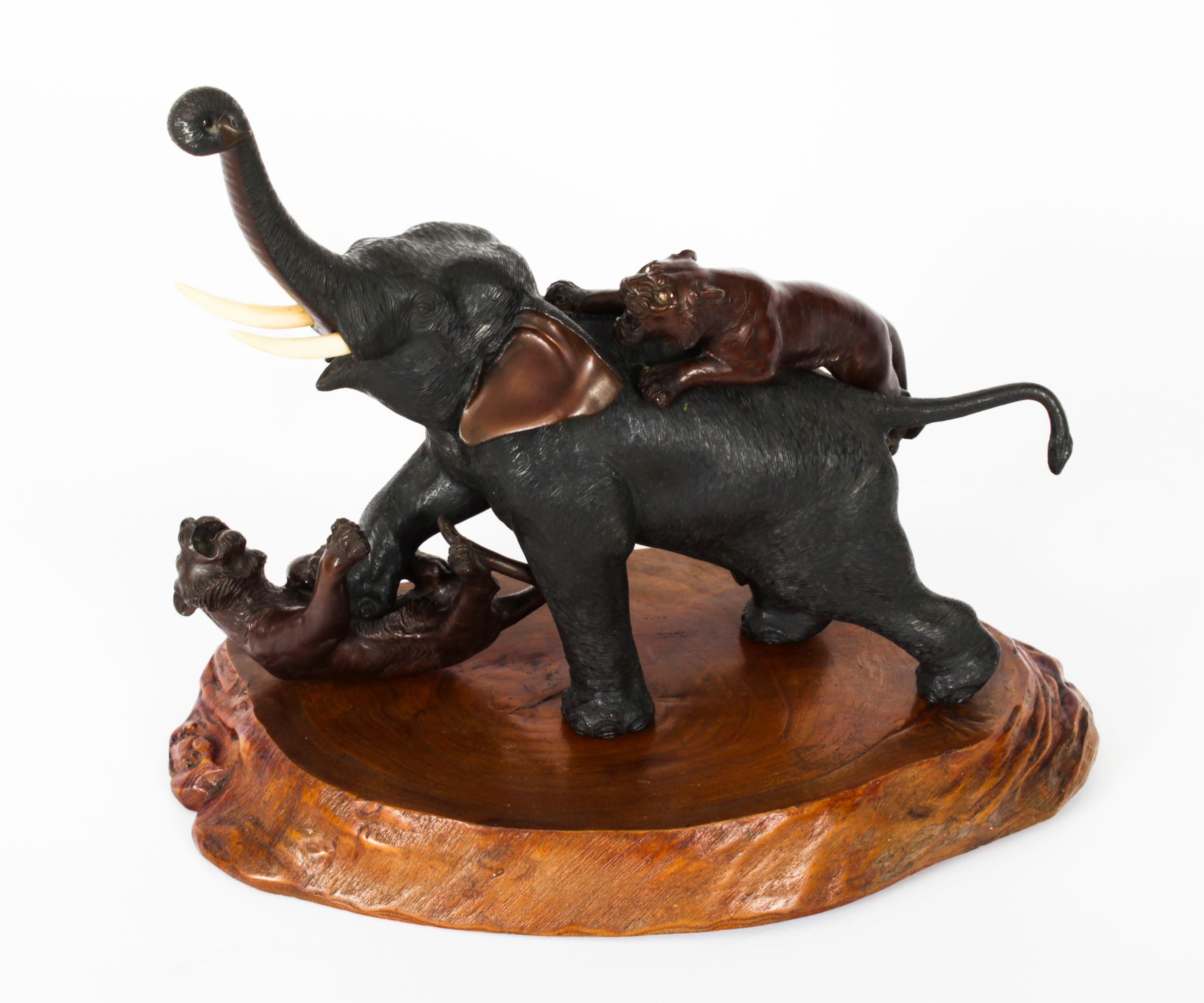 Antico grande elefante giapponese in bronzo con tigri del periodo Meiji del XIX secolo in vendita 12
