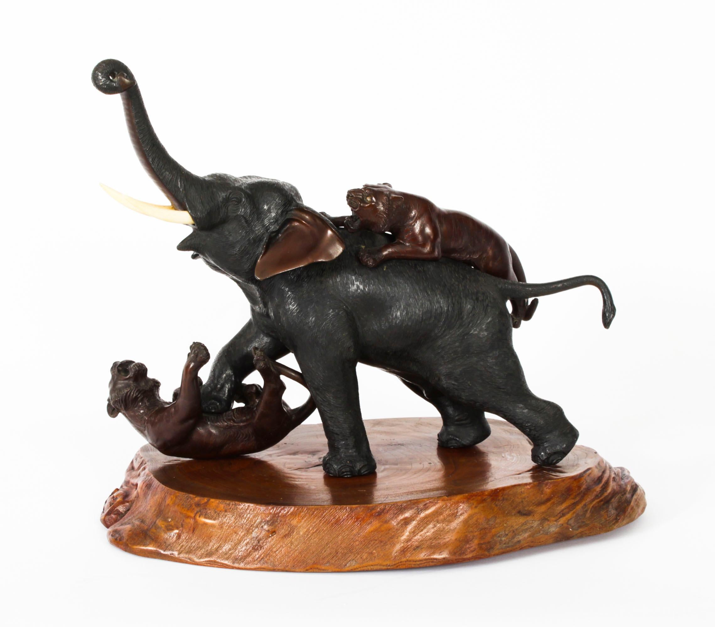 Antico grande elefante giapponese in bronzo con tigri del periodo Meiji del XIX secolo in vendita 1