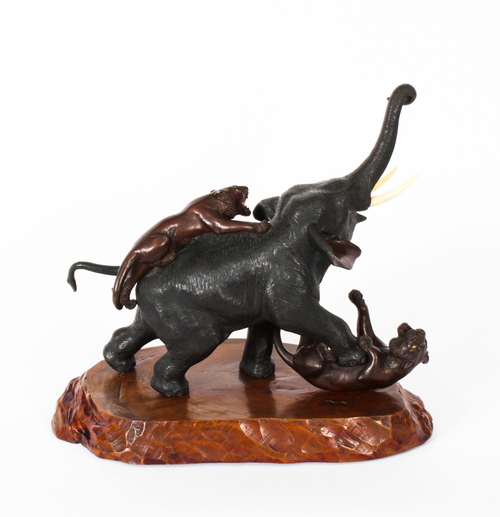 Antico grande elefante giapponese in bronzo con tigri del periodo Meiji del XIX secolo in vendita 4