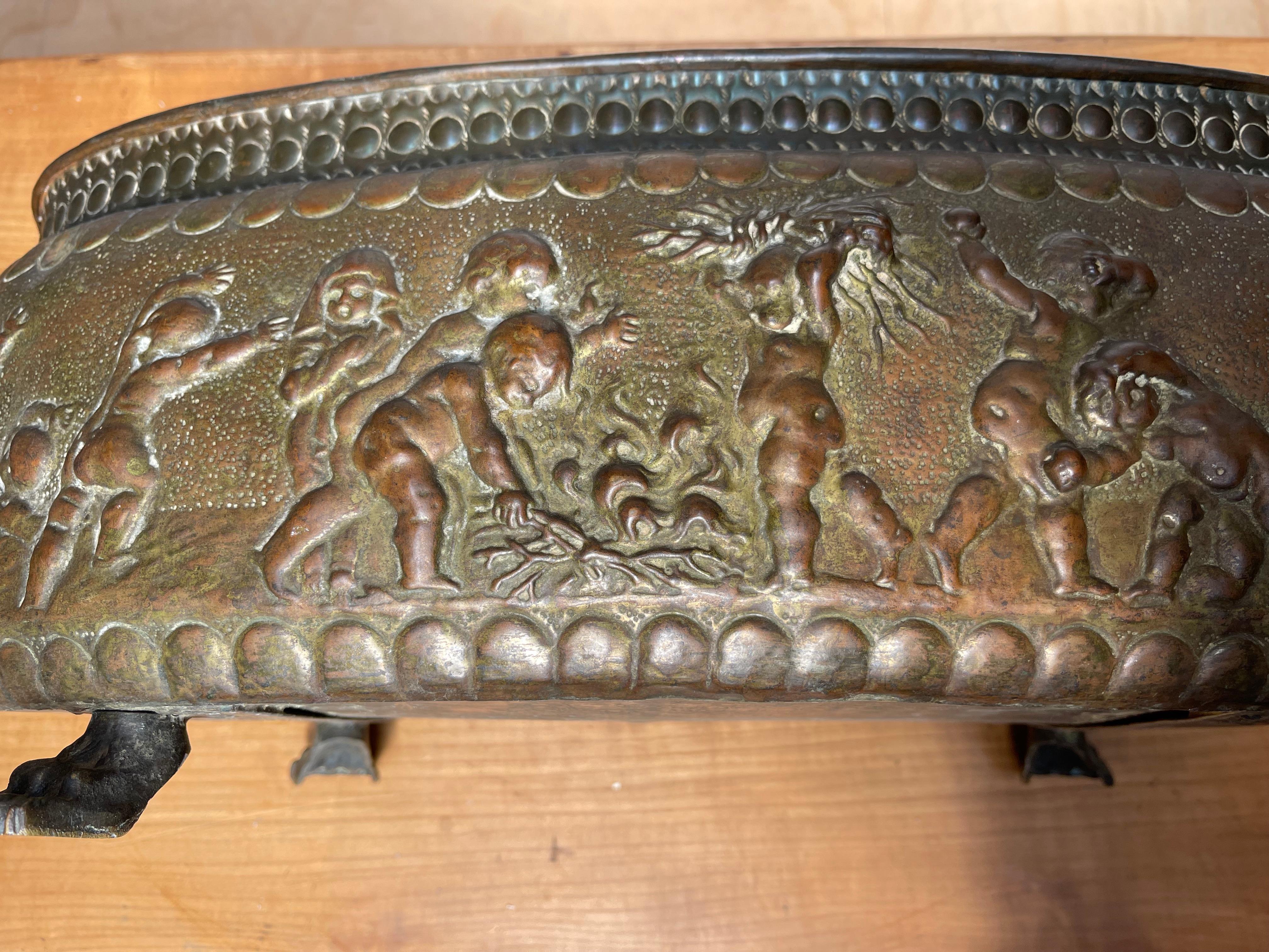 Antique Large Jardiniere / Planter Embossed with Putti Sculptures in Deep Relief In Good Condition For Sale In Lisse, NL
