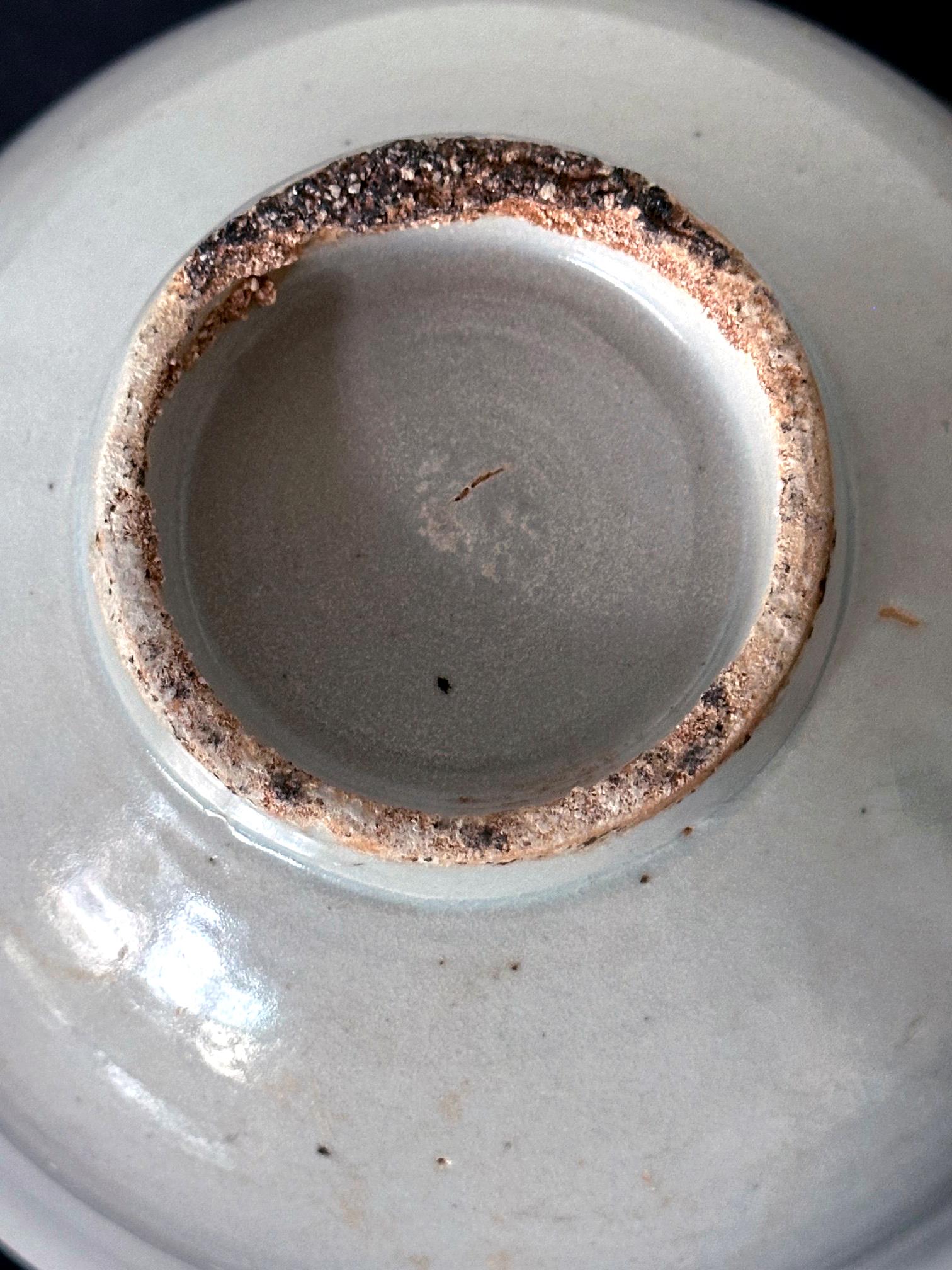 Antica grande ciotola coreana in ceramica bianca della dinastia Joseon in vendita 3