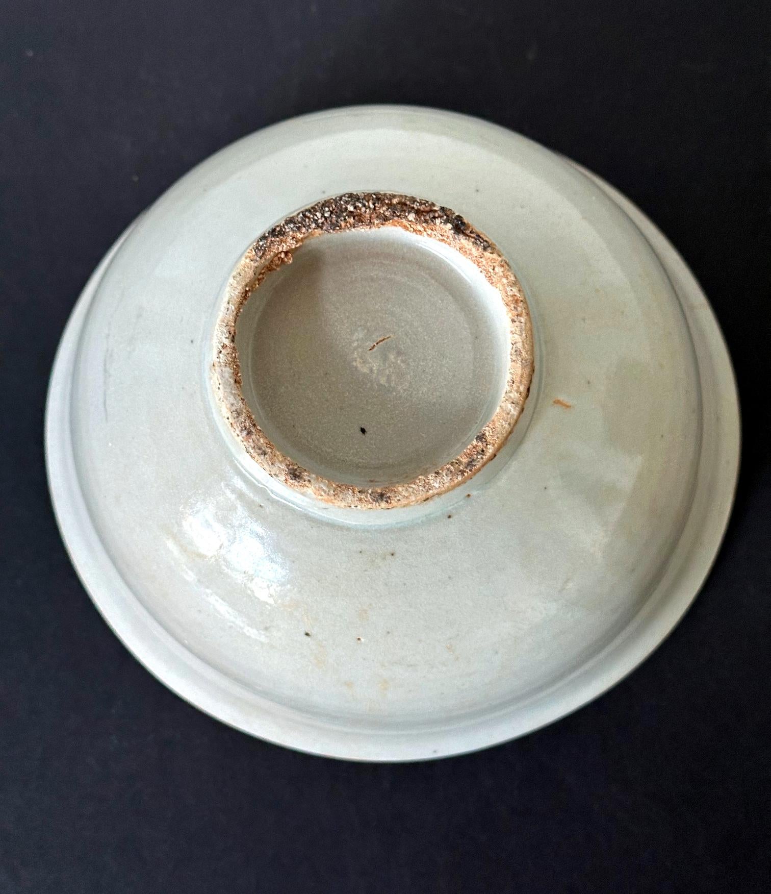 Antica grande ciotola coreana in ceramica bianca della dinastia Joseon in vendita 2