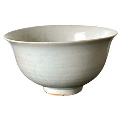 Antiguo cuenco grande coreano de cerámica blanca de la dinastía Joseon