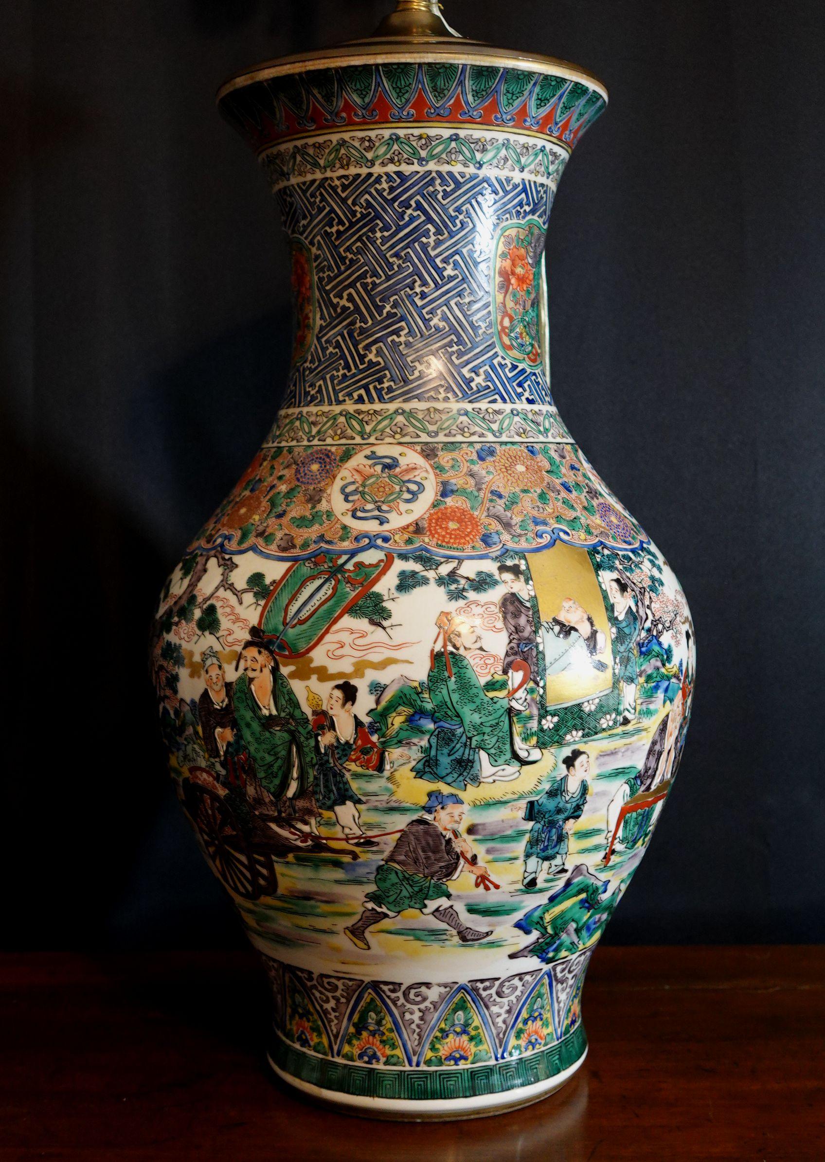 Japonais Grande lampe de bureau ancienne à grand vase en porcelaine de Kutani, 19ème siècle, signée en vente