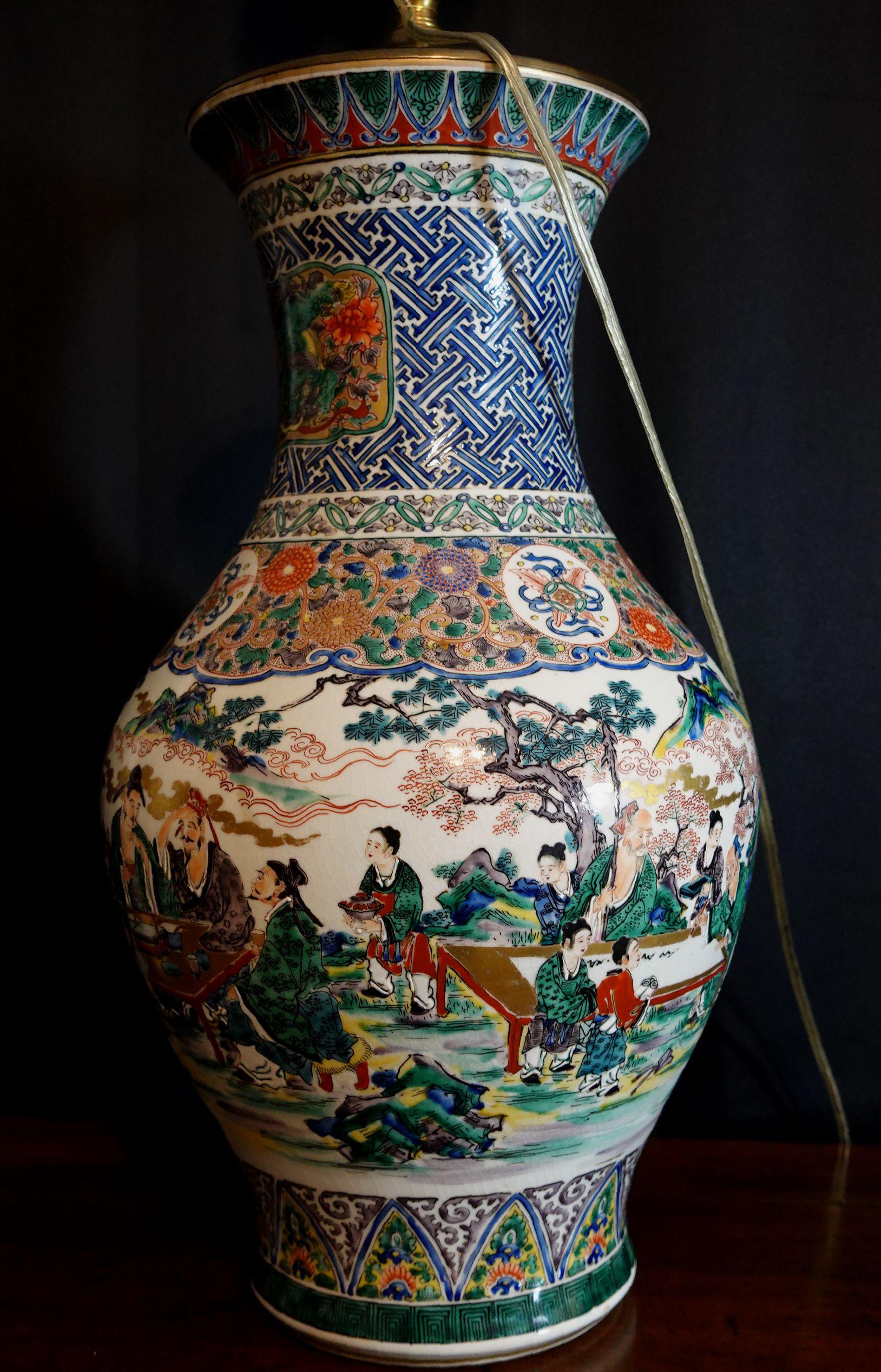 Grande lampe de bureau ancienne à grand vase en porcelaine de Kutani, 19ème siècle, signée en vente 2