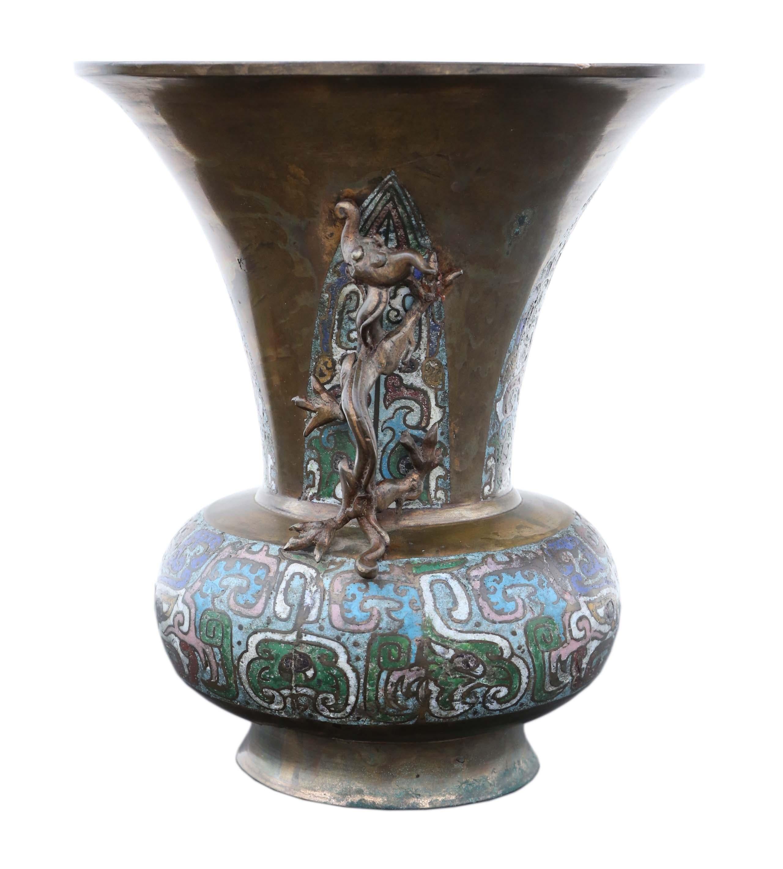Antique large late 19th century quality Chinese bronze champleve vase.

Would look amazing in the right location. Best color and patina. Rare large size and design.

Overall maximum dimensions: 25.5cm diameter x 29cm high (10cm inner throat).
