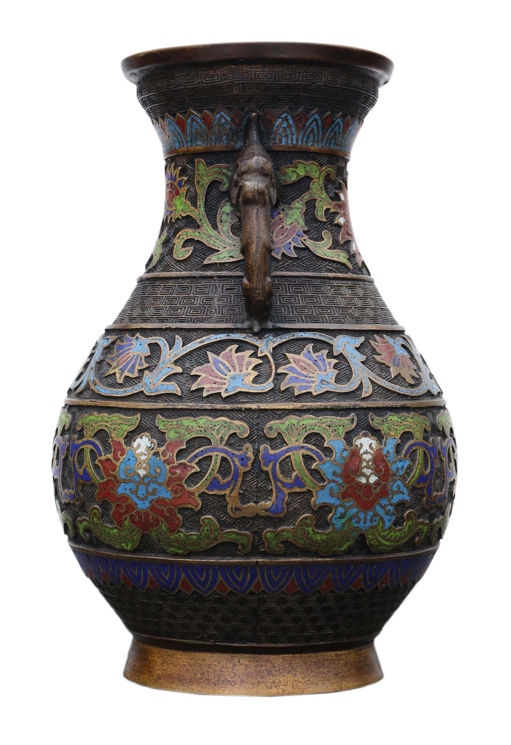 Antique large late 19th century quality Chinese bronze cloisonné vase.

Would look amazing in the right location. Best color and patina. Rare large size and design.

Overall maximum dimensions: 21cm diameter x 29cm high (8.5cm inner throat).