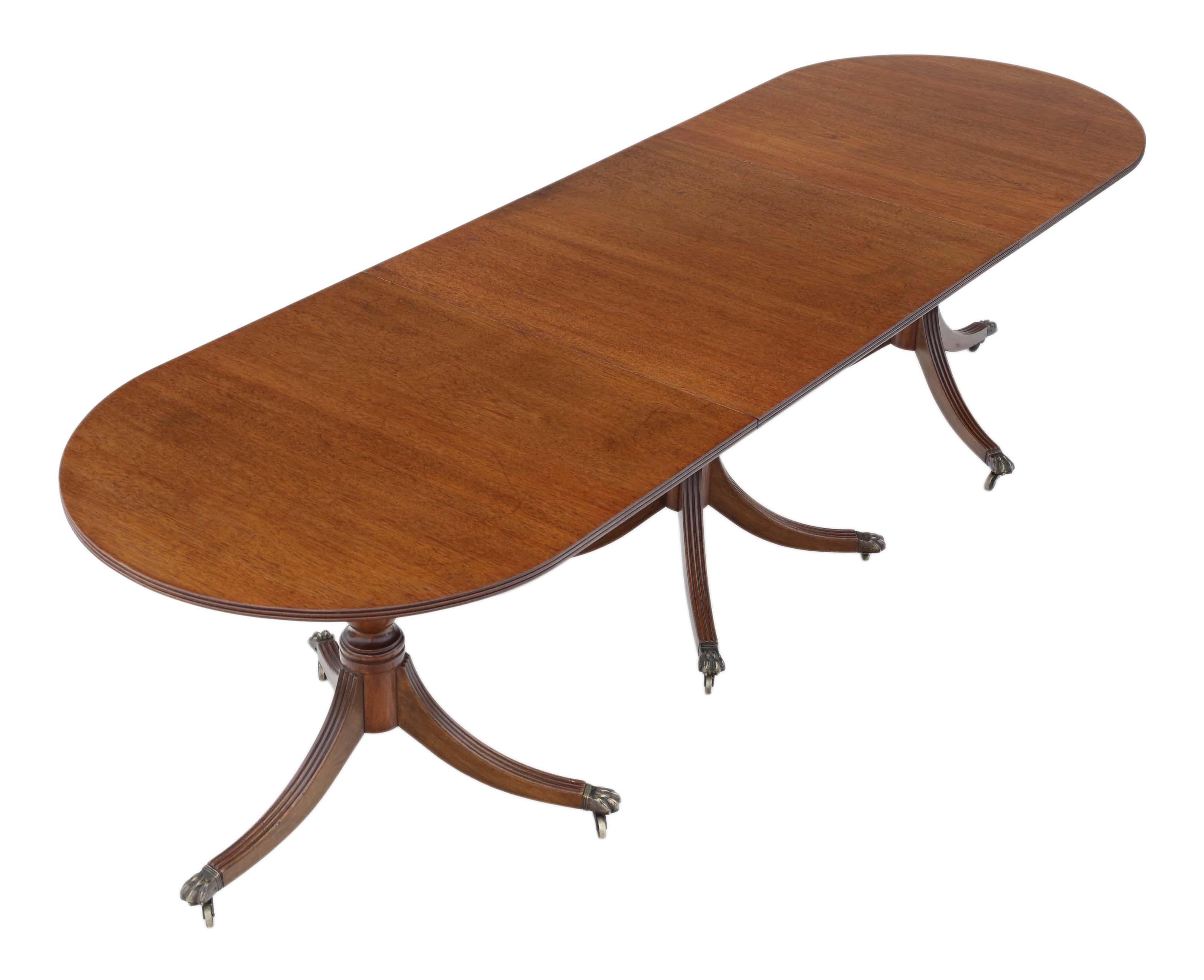 Antique large fine quality mahogany extending pedestal dining table. Dates from the early 20th Century, with a quality solid mahogany top.

The table has a lovely colour and stands on quality large period hairy paw brass castors. The finishes are