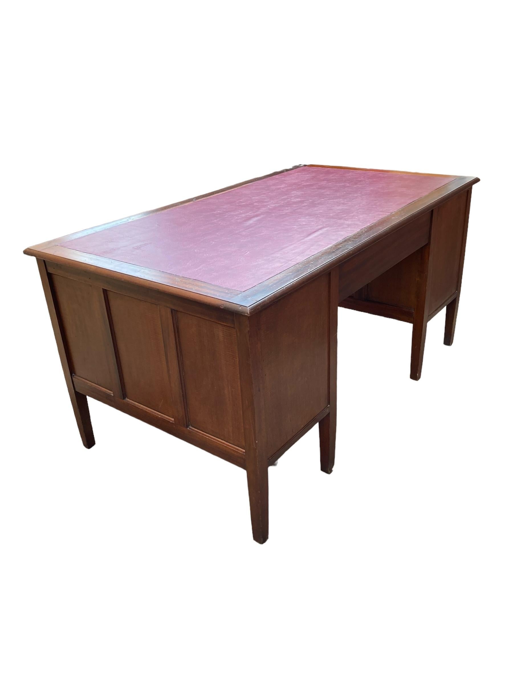 Antiguo escritorio ejecutivo victoriano grande de caoba, tapa de piel sintética de buey, 6 dr Victoriano tardío en venta