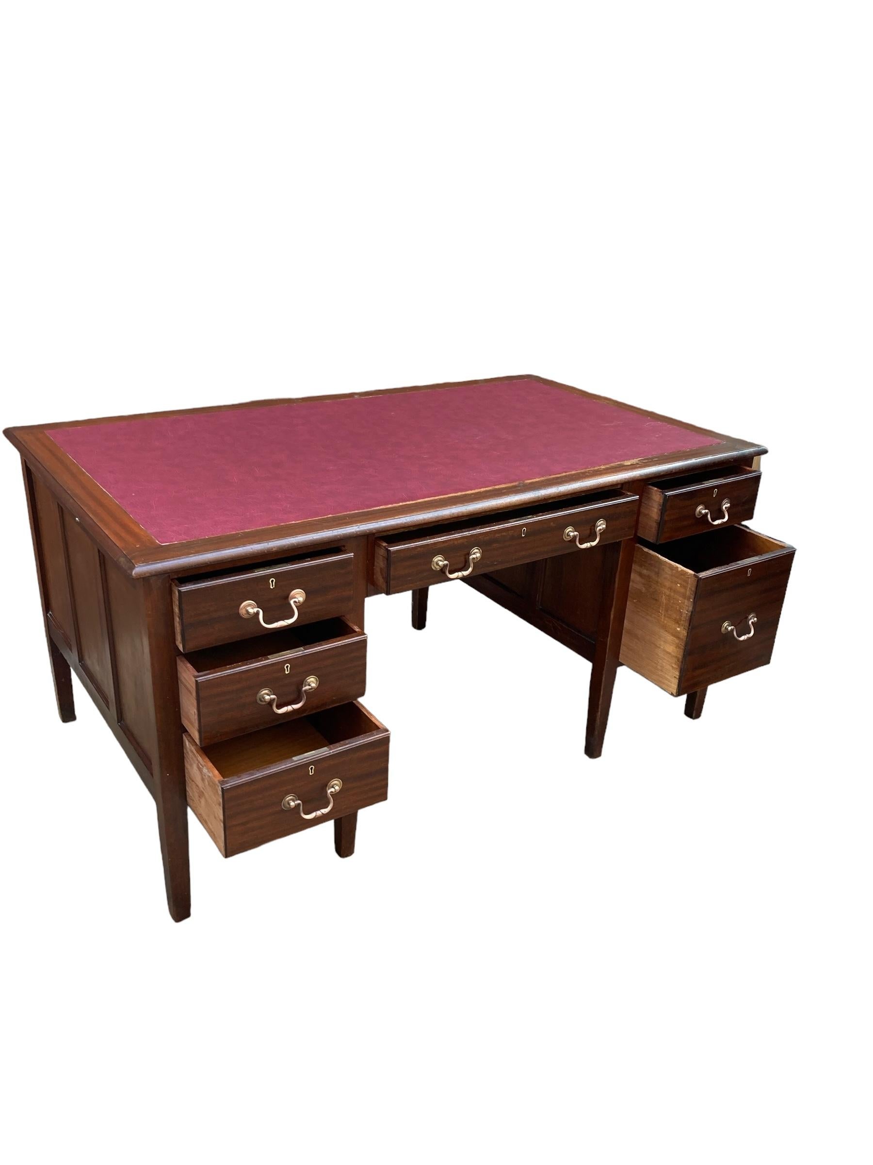 Antiguo escritorio ejecutivo victoriano grande de caoba, tapa de piel sintética de buey, 6 dr en Bueno estado para la venta en Bishop's Stortford, GB