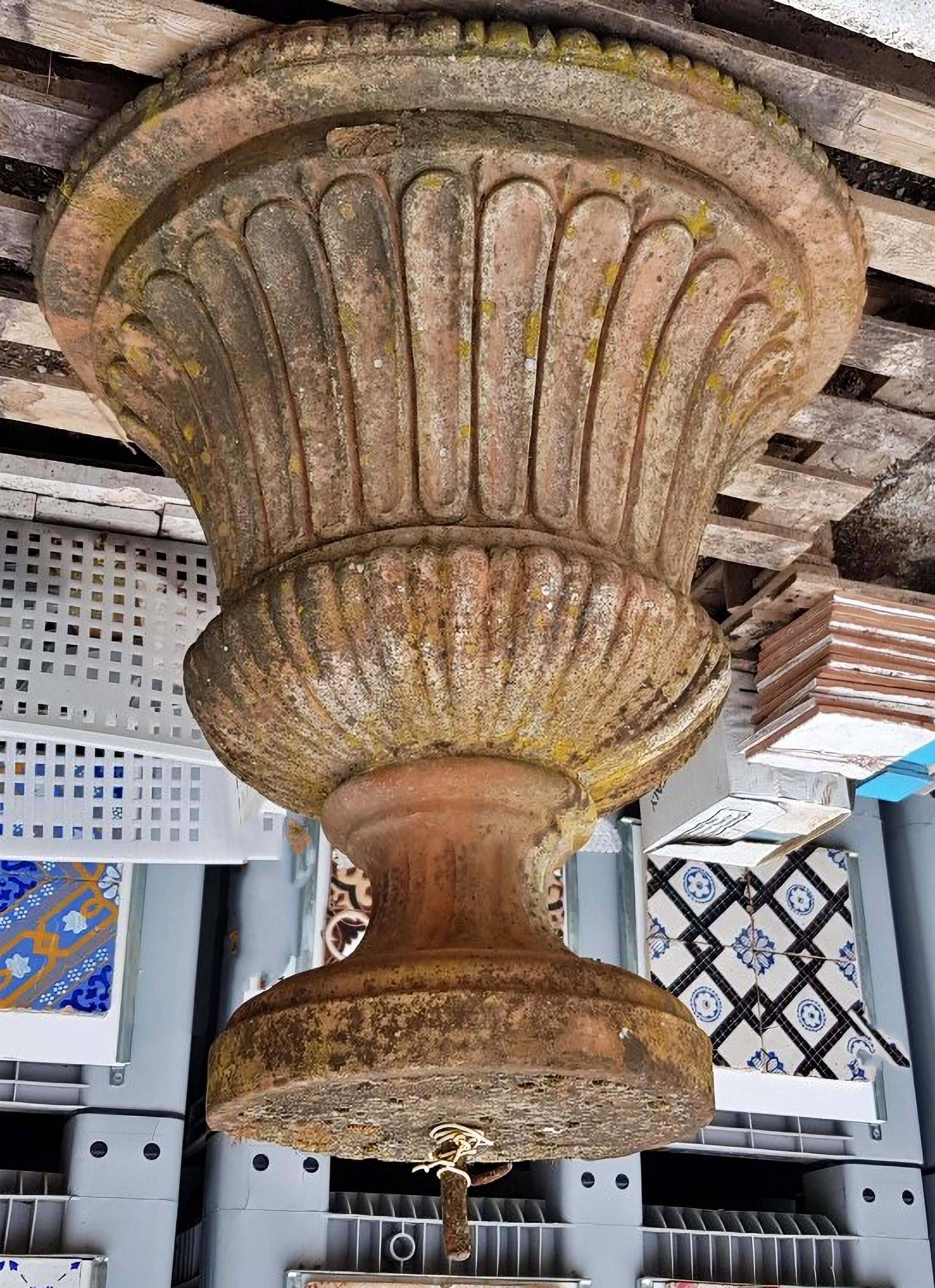 ANTIQUE LARGE MEDICEAN VASE GOBBLE-SHAPED IN TERRACOTTA end 19th Century

Original antique vase from Florence.
Unique specimen

HEIGHT 80cm
DIAMETER 72cm
WEIGHT 35Kg
ROUND BASE DIAMETER Ø 38 cm
EXTERNAL DIAMETER 80 cm
INTERNAL DIAMETER